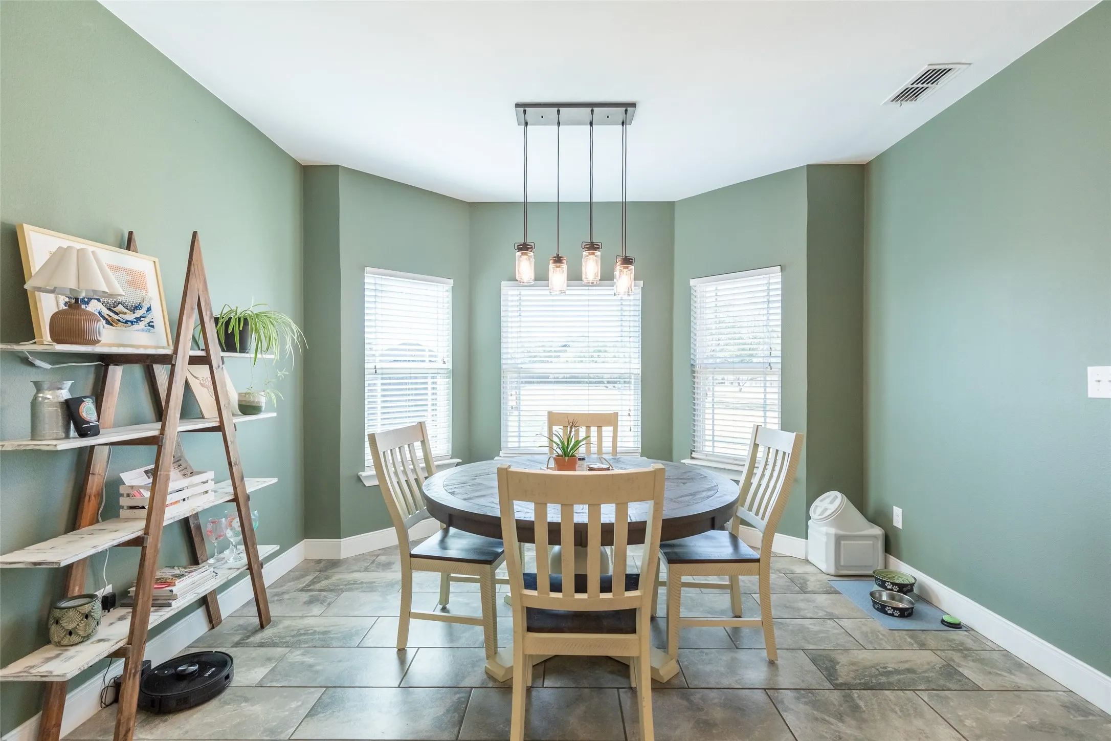 Single Family Residence For Sale in Taylor County , 253 Hog Eye Road, Abilene, Texas 79602, 3 Bedroom, 2 Bathroom, 2 Garage spaces, 1,828 Sqft, built in 2017, mls#21378886, Real Estate Agent in Abilene, Homes For Sale in Taylor county, Homes For Sale in Abilene, Realtor in Abilene Texas, Real Estate Brokerage Independent Realty Texas, Luminita Cordes Realtor