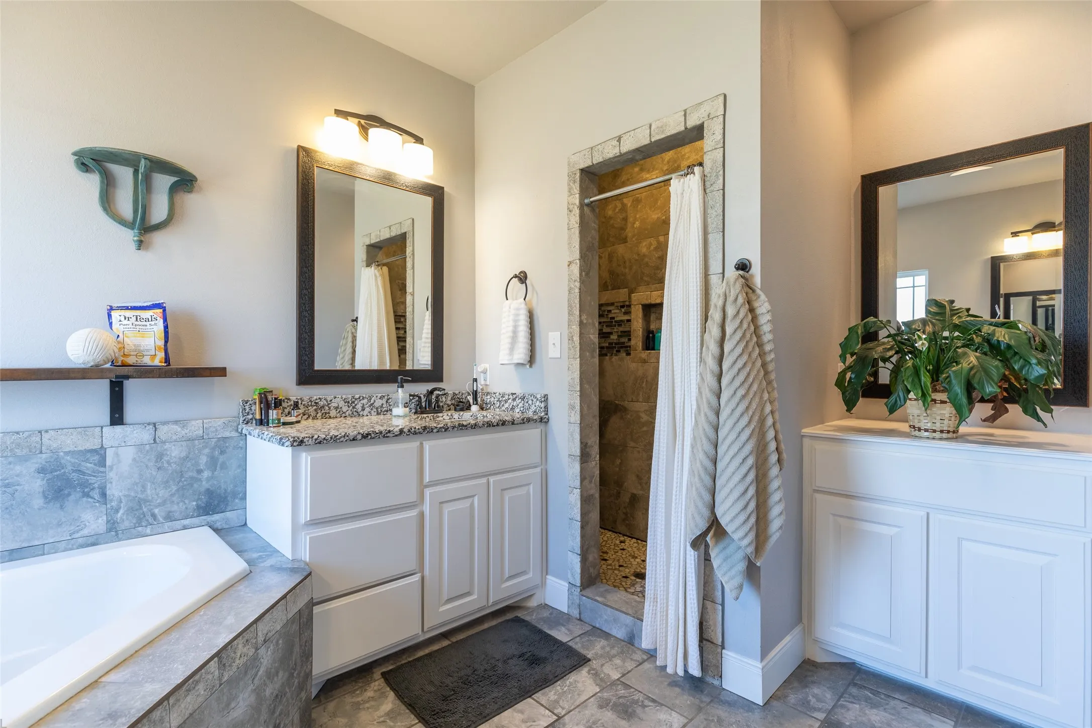 Single Family Residence For Sale in Taylor County , 253 Hog Eye Road, Abilene, Texas 79602, 3 Bedroom, 2 Bathroom, 2 Garage spaces, 1,828 Sqft, built in 2017, mls#21378886, Real Estate Agent in Abilene, Homes For Sale in Taylor county, Homes For Sale in Abilene, Realtor in Abilene Texas, Real Estate Brokerage Independent Realty Texas, Luminita Cordes Realtor