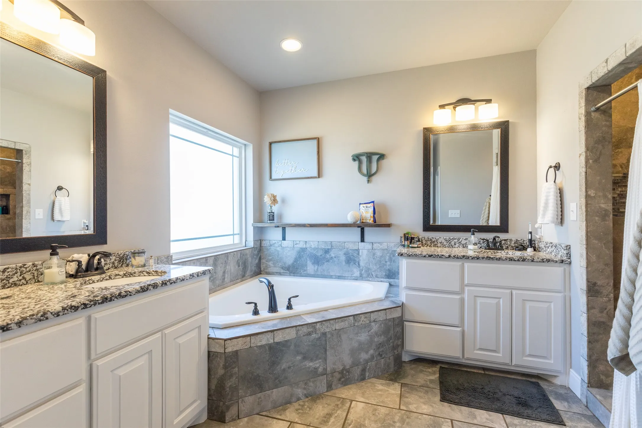 Single Family Residence For Sale in Taylor County , 253 Hog Eye Road, Abilene, Texas 79602, 3 Bedroom, 2 Bathroom, 2 Garage spaces, 1,828 Sqft, built in 2017, mls#21378886, Real Estate Agent in Abilene, Homes For Sale in Taylor county, Homes For Sale in Abilene, Realtor in Abilene Texas, Real Estate Brokerage Independent Realty Texas, Luminita Cordes Realtor