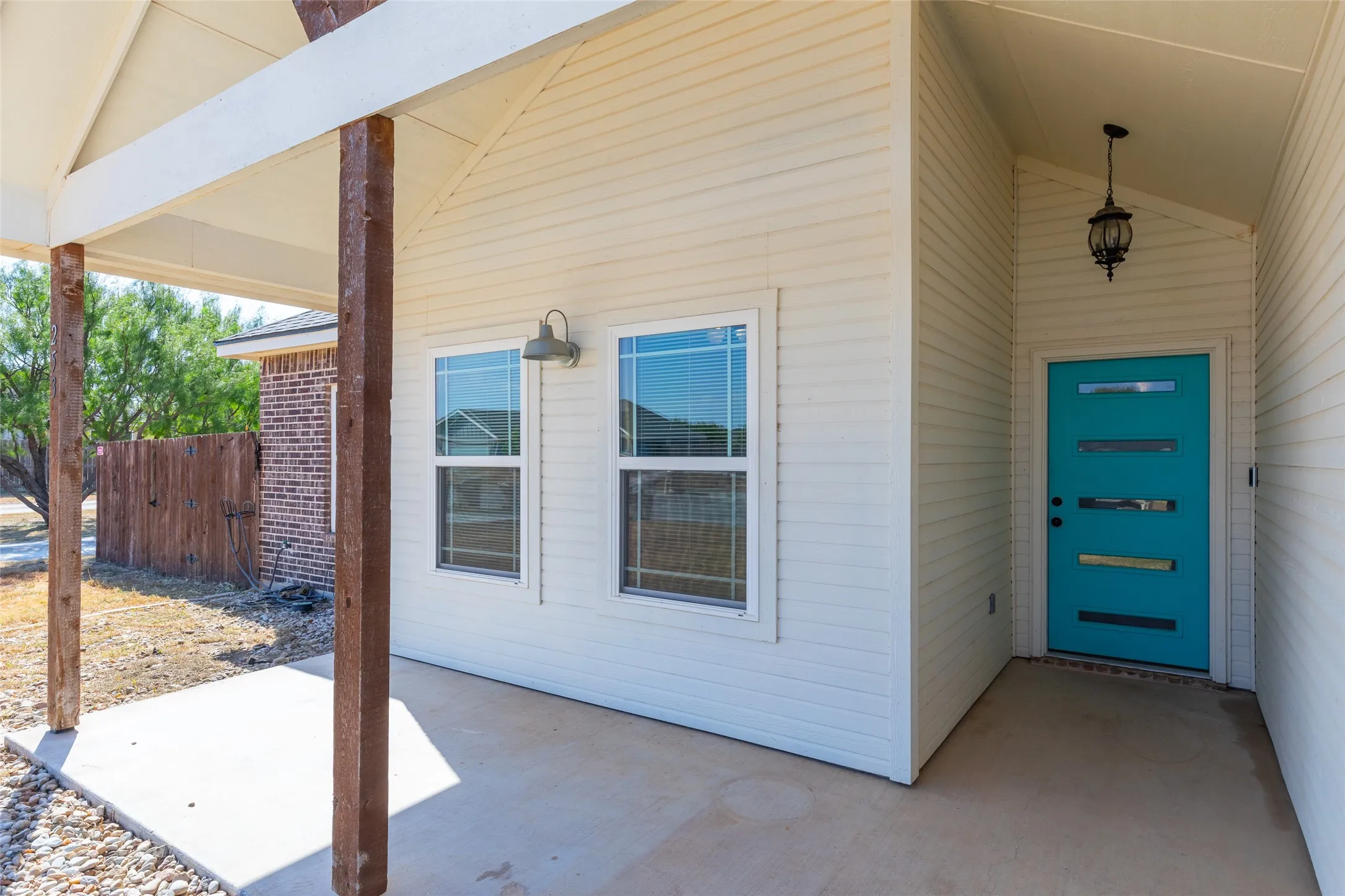 Single Family Residence For Sale in Taylor County , 253 Hog Eye Road, Abilene, Texas 79602, 3 Bedroom, 2 Bathroom, 2 Garage spaces, 1,828 Sqft, built in 2017, mls#21378886, Real Estate Agent in Abilene, Homes For Sale in Taylor county, Homes For Sale in Abilene, Realtor in Abilene Texas, Real Estate Brokerage Independent Realty Texas, Luminita Cordes Realtor