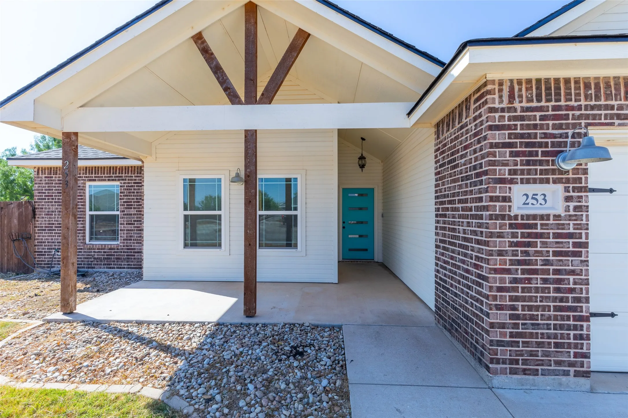 Single Family Residence For Sale in Taylor County , 253 Hog Eye Road, Abilene, Texas 79602, 3 Bedroom, 2 Bathroom, 2 Garage spaces, 1,828 Sqft, built in 2017, mls#21378886, Real Estate Agent in Abilene, Homes For Sale in Taylor county, Homes For Sale in Abilene, Realtor in Abilene Texas, Real Estate Brokerage Independent Realty Texas, Luminita Cordes Realtor