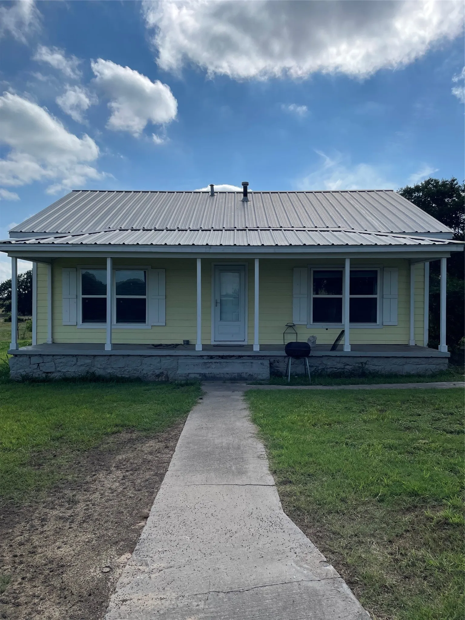 Single Family Residence For Rent in Parker County , 300 Rt Lane, Weatherford, Texas 76085, 3 Bedroom, 2 Bathroom, Garage spaces, 1,701 Sqft, built in 1969, mls#21380313, Real Estate Agent in Weatherford, Homes For Rent in Parker county, Homes For Rent in Weatherford, Realtor in Weatherford Texas, Real Estate Brokerage Independent Realty Texas, Luminita Cordes Realtor