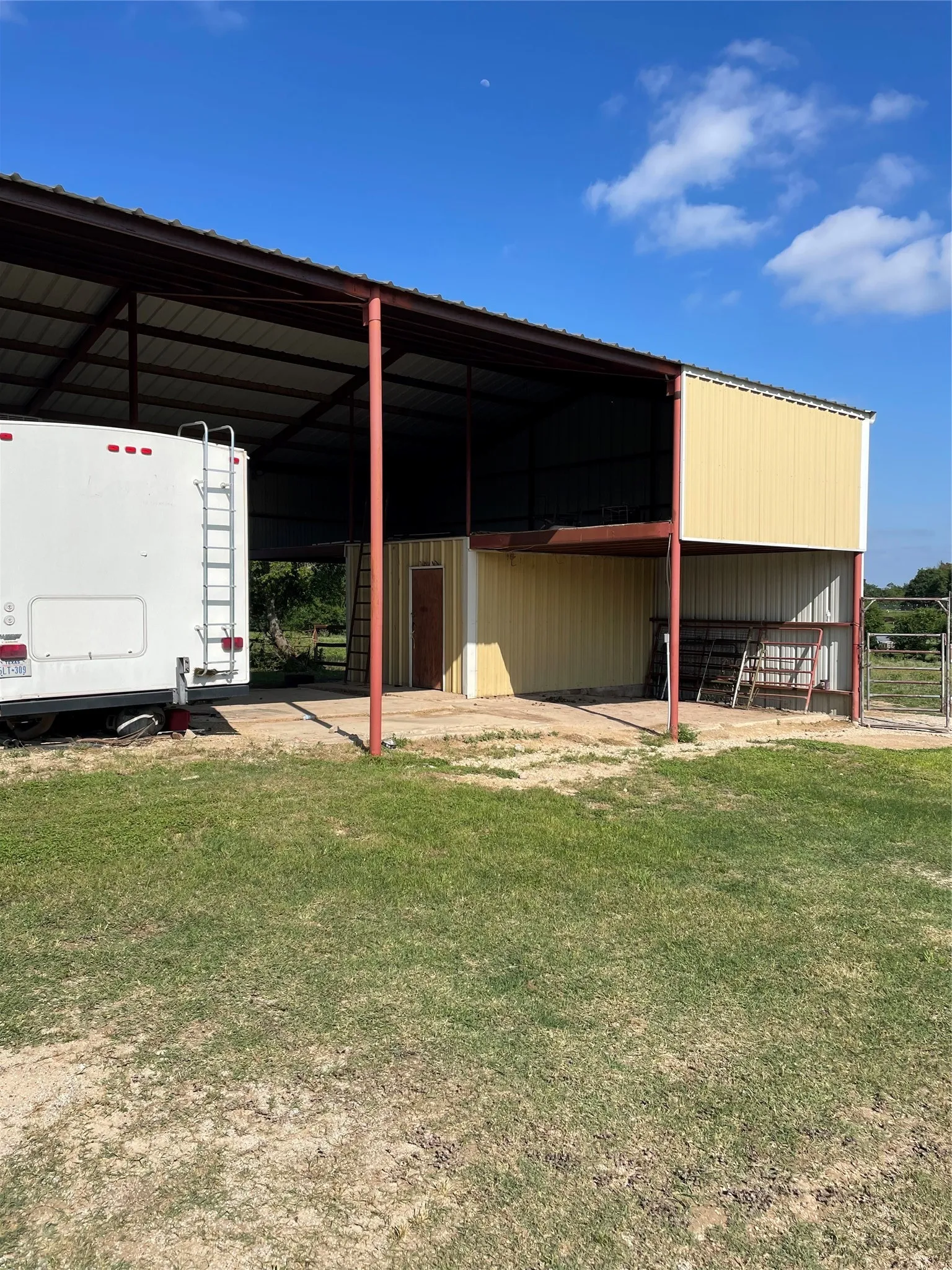 Single Family Residence For Rent in Parker County , 300 Rt Lane, Weatherford, Texas 76085, 3 Bedroom, 2 Bathroom, Garage spaces, 1,701 Sqft, built in 1969, mls#21380313, Real Estate Agent in Weatherford, Homes For Rent in Parker county, Homes For Rent in Weatherford, Realtor in Weatherford Texas, Real Estate Brokerage Independent Realty Texas, Luminita Cordes Realtor