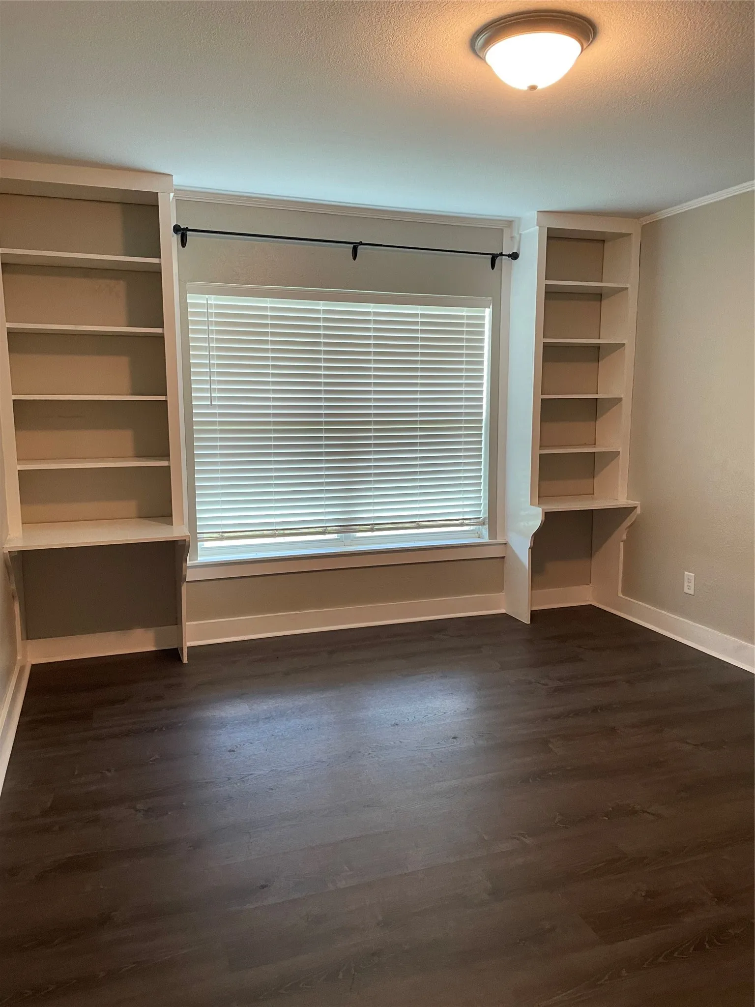 Single Family Residence For Rent in Parker County , 300 Rt Lane, Weatherford, Texas 76085, 3 Bedroom, 2 Bathroom, Garage spaces, 1,701 Sqft, built in 1969, mls#21380313, Real Estate Agent in Weatherford, Homes For Rent in Parker county, Homes For Rent in Weatherford, Realtor in Weatherford Texas, Real Estate Brokerage Independent Realty Texas, Luminita Cordes Realtor