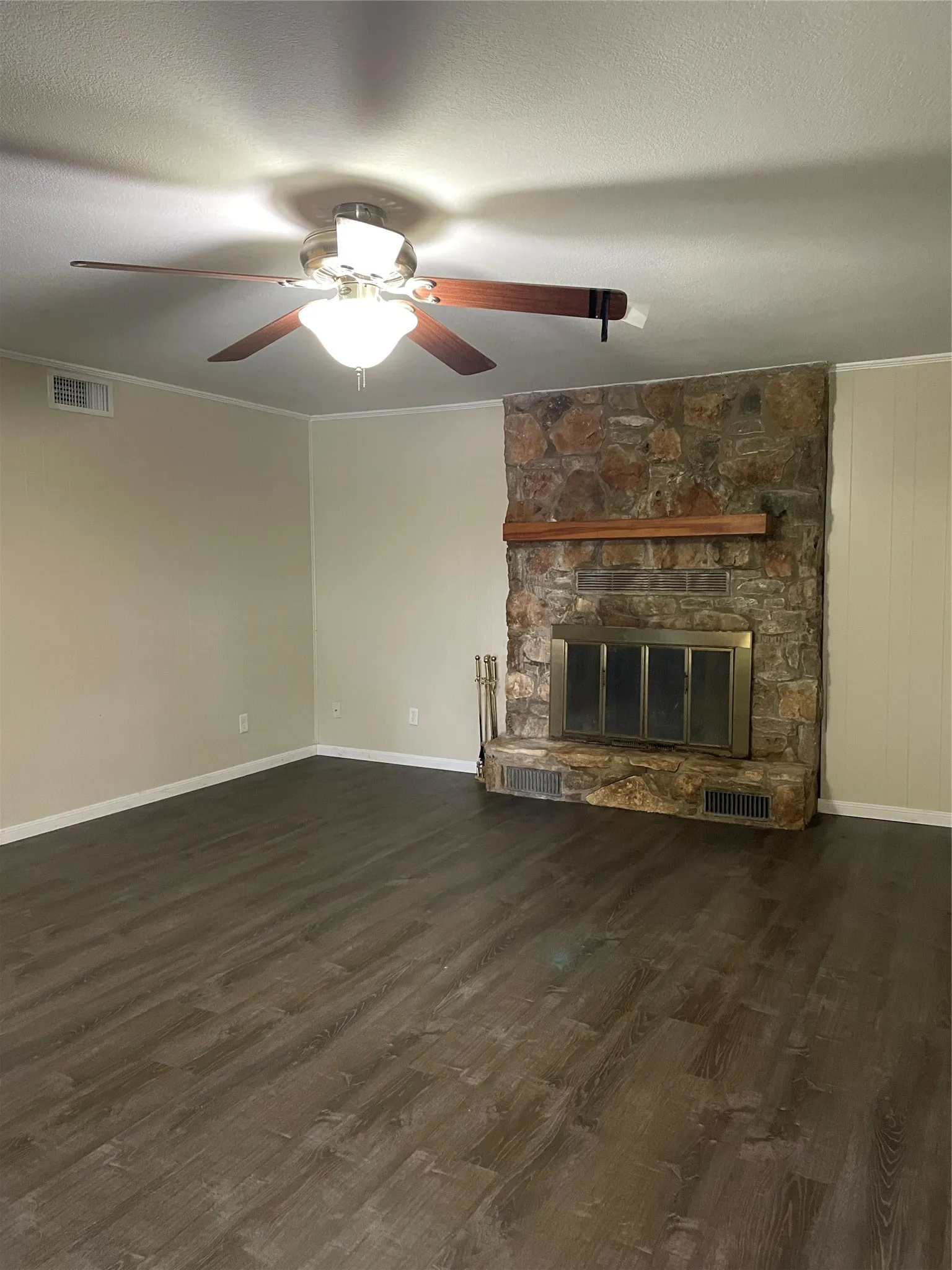 Single Family Residence For Rent in Parker County , 300 Rt Lane, Weatherford, Texas 76085, 3 Bedroom, 2 Bathroom, Garage spaces, 1,701 Sqft, built in 1969, mls#21380313, Real Estate Agent in Weatherford, Homes For Rent in Parker county, Homes For Rent in Weatherford, Realtor in Weatherford Texas, Real Estate Brokerage Independent Realty Texas, Luminita Cordes Realtor