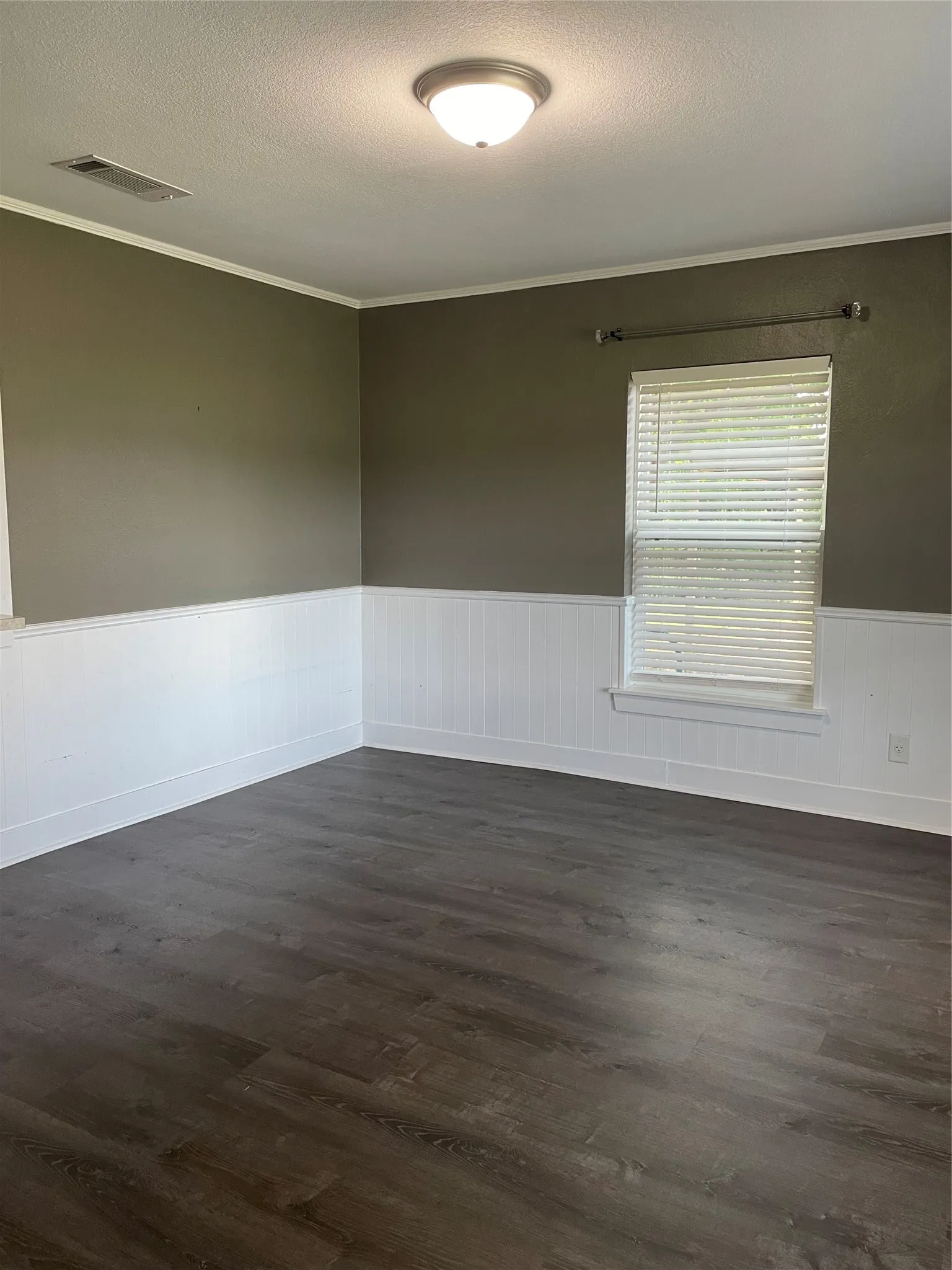 Single Family Residence For Rent in Parker County , 300 Rt Lane, Weatherford, Texas 76085, 3 Bedroom, 2 Bathroom, Garage spaces, 1,701 Sqft, built in 1969, mls#21380313, Real Estate Agent in Weatherford, Homes For Rent in Parker county, Homes For Rent in Weatherford, Realtor in Weatherford Texas, Real Estate Brokerage Independent Realty Texas, Luminita Cordes Realtor
