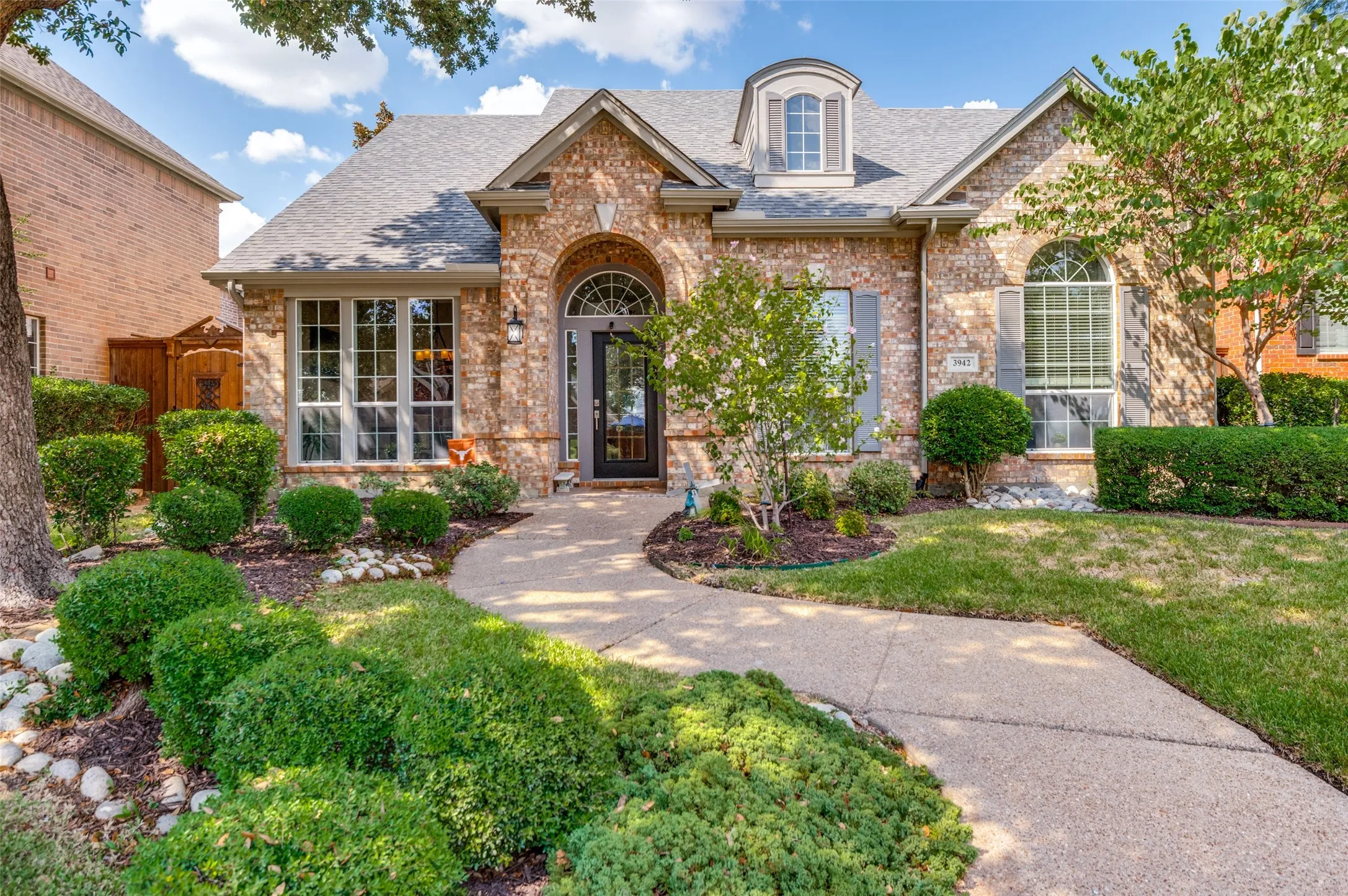 Single Family Residence For Sale in Denton County , 3942 Navarro Way, Frisco, Texas 75034, 3 Bedroom, 3 Bathroom, 2 Garage spaces, 2,401 Sqft, built in 2000, mls#21374035, Real Estate Agent in Frisco, Homes For Sale in Denton county, Homes For Sale in Frisco, Realtor in Frisco Texas, Real Estate Brokerage Independent Realty Texas, Luminita Cordes Realtor