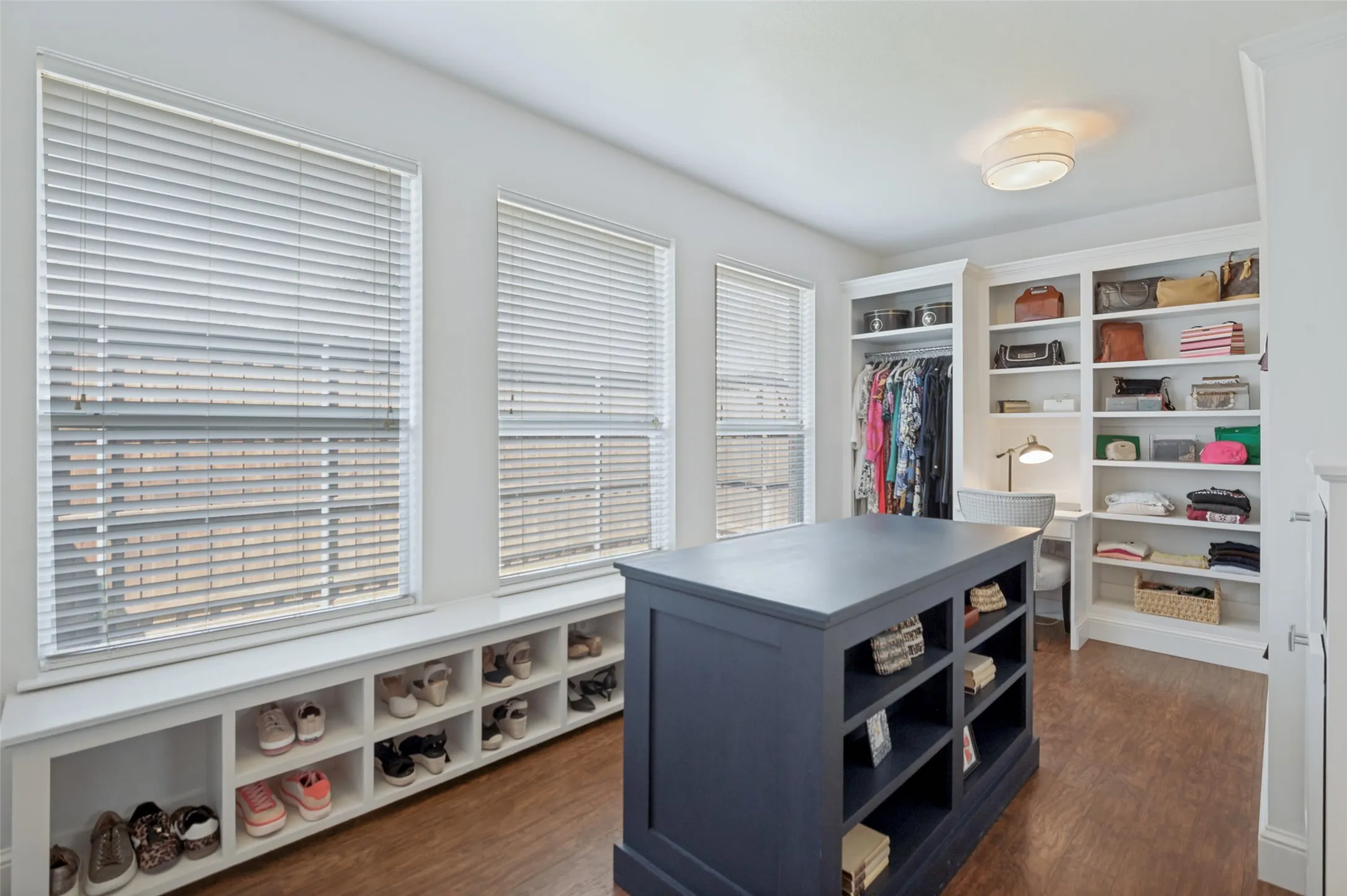 Single Family Residence For Sale in Denton County , 3942 Navarro Way, Frisco, Texas 75034, 3 Bedroom, 3 Bathroom, 2 Garage spaces, 2,401 Sqft, built in 2000, mls#21374035, Real Estate Agent in Frisco, Homes For Sale in Denton county, Homes For Sale in Frisco, Realtor in Frisco Texas, Real Estate Brokerage Independent Realty Texas, Luminita Cordes Realtor