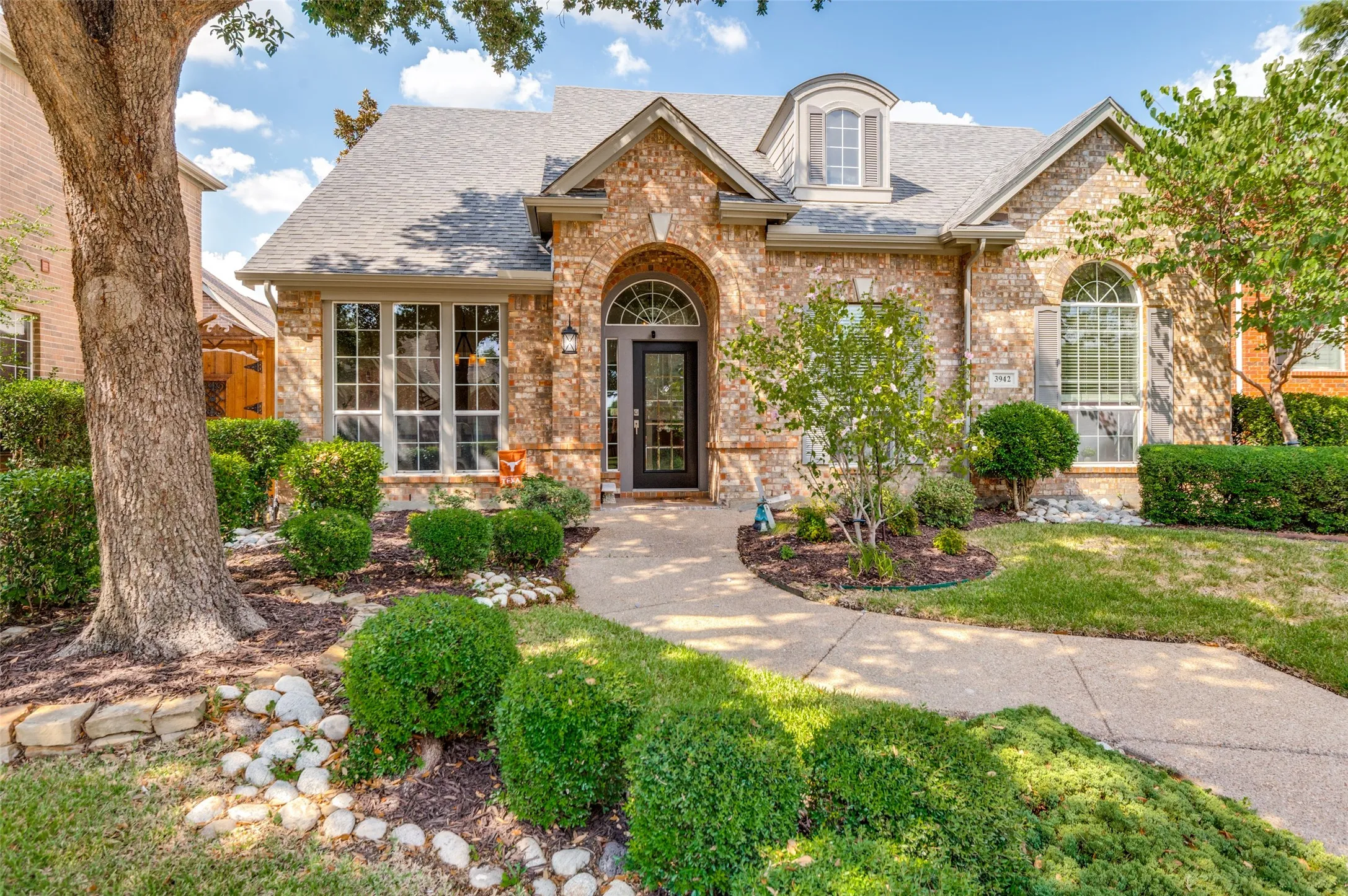 Single Family Residence For Sale in Denton County , 3942 Navarro Way, Frisco, Texas 75034, 3 Bedroom, 3 Bathroom, 2 Garage spaces, 2,401 Sqft, built in 2000, mls#21374035, Real Estate Agent in Frisco, Homes For Sale in Denton county, Homes For Sale in Frisco, Realtor in Frisco Texas, Real Estate Brokerage Independent Realty Texas, Luminita Cordes Realtor