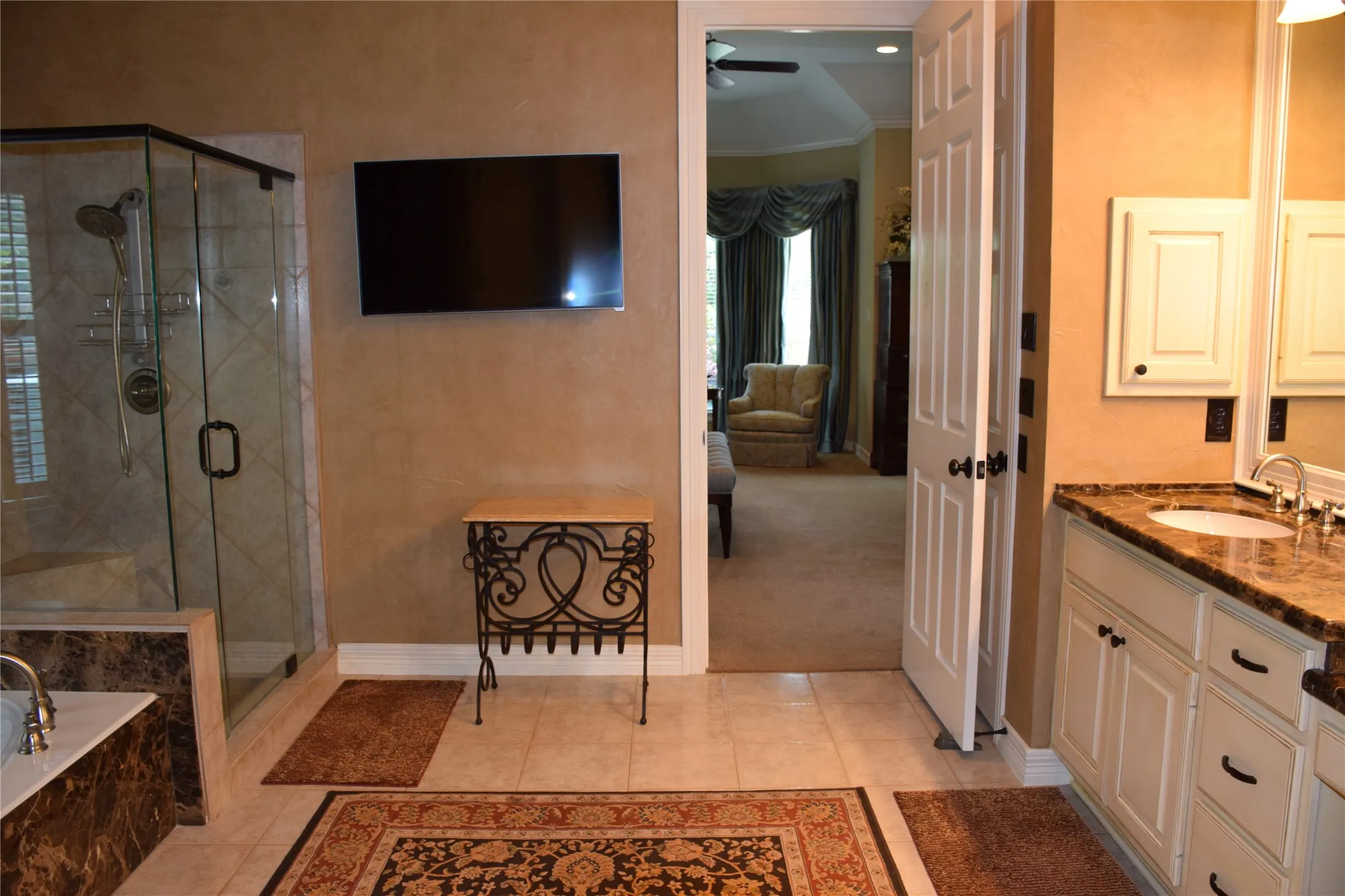 Single Family Residence For Sale in Tarrant County , 1804 Mesquite Court, Southlake, Texas 76092, 5 Bedroom, 4 Bathroom, 3 Garage spaces, 5,929 Sqft, built in 1998, mls#21379631, Real Estate Agent in Southlake, Homes For Sale in Tarrant county, Homes For Sale in Southlake, Realtor in Southlake Texas, Real Estate Brokerage Independent Realty Texas, Luminita Cordes Realtor