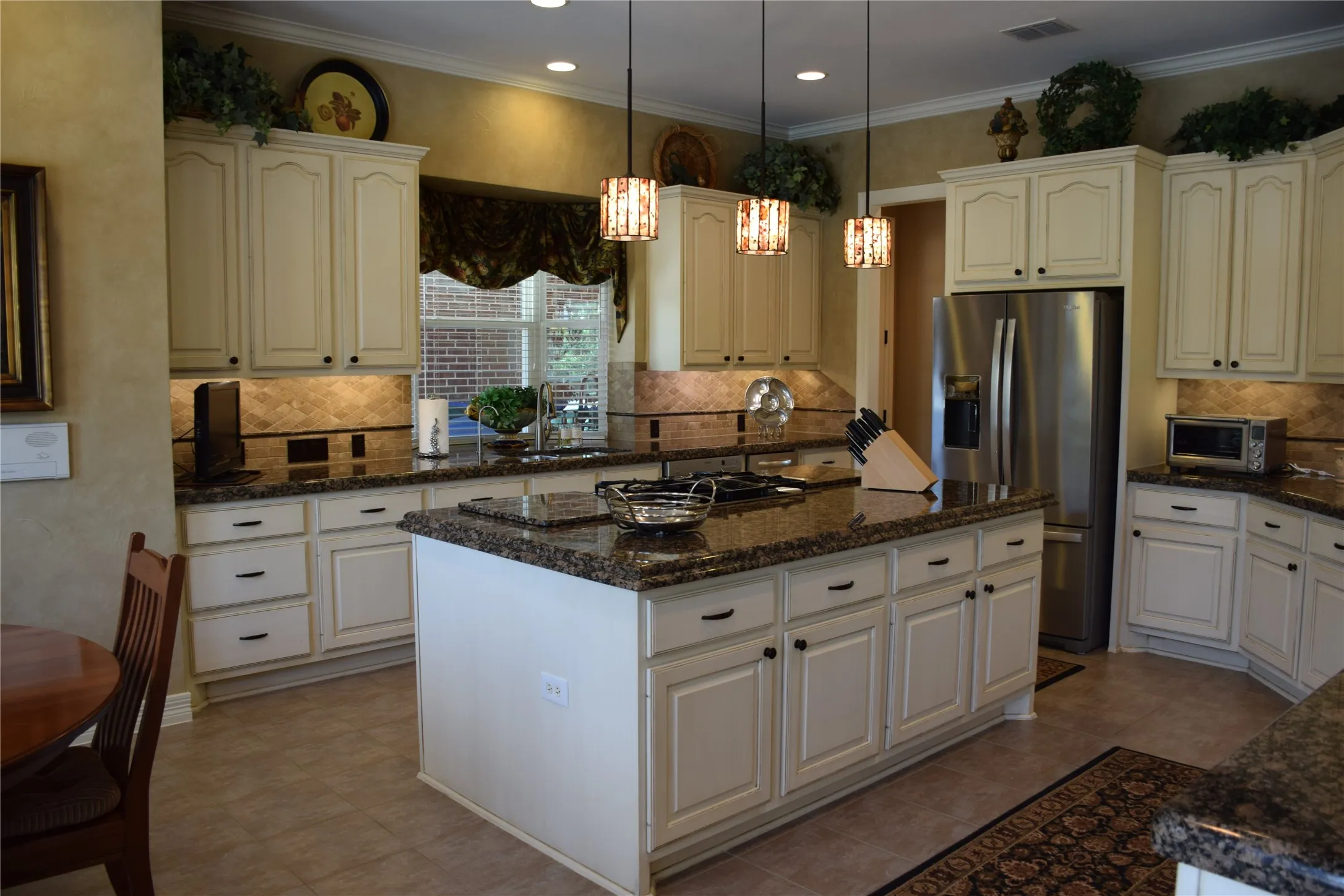 Single Family Residence For Sale in Tarrant County , 1804 Mesquite Court, Southlake, Texas 76092, 5 Bedroom, 4 Bathroom, 3 Garage spaces, 5,929 Sqft, built in 1998, mls#21379631, Real Estate Agent in Southlake, Homes For Sale in Tarrant county, Homes For Sale in Southlake, Realtor in Southlake Texas, Real Estate Brokerage Independent Realty Texas, Luminita Cordes Realtor
