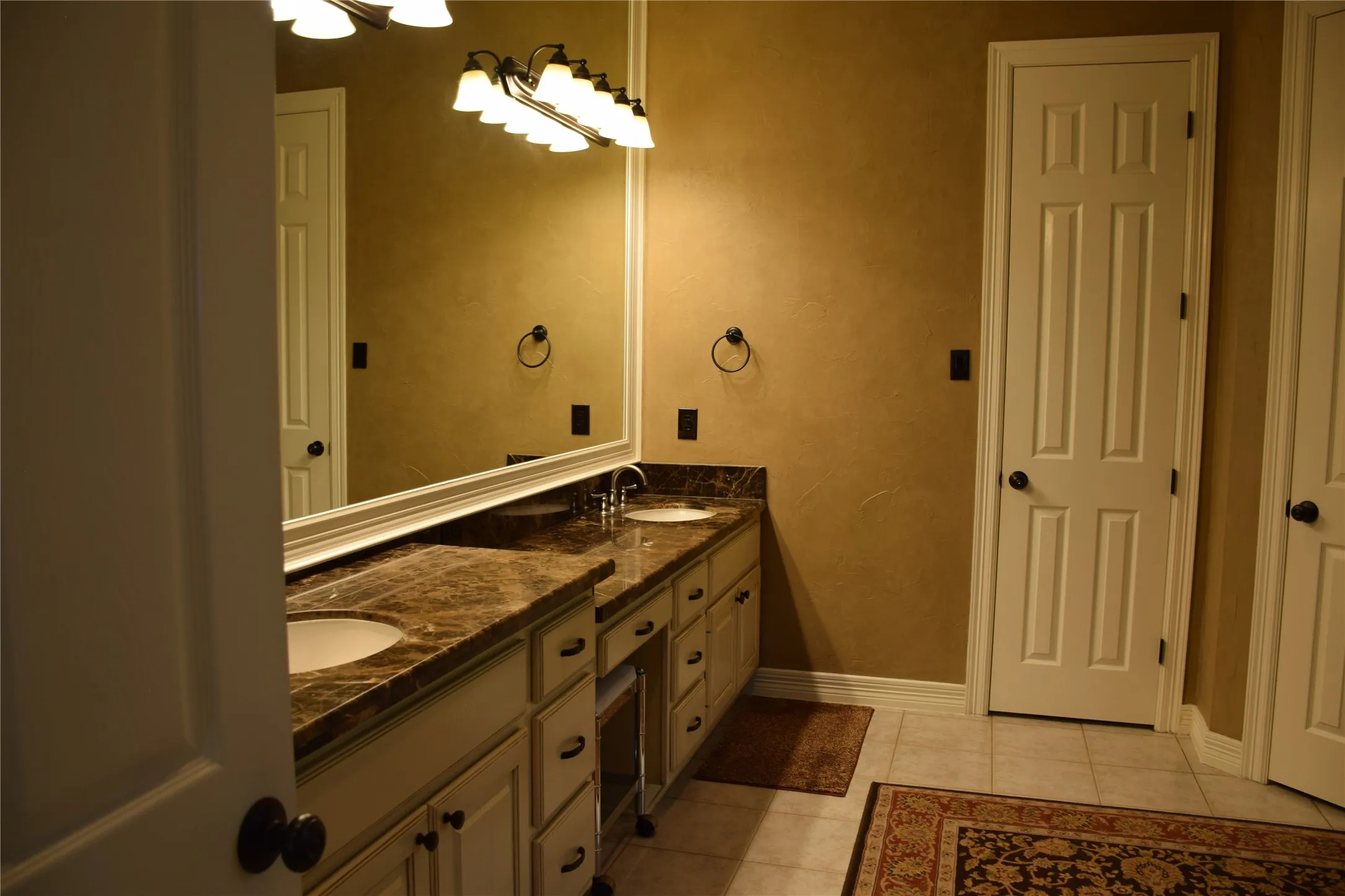 Single Family Residence For Sale in Tarrant County , 1804 Mesquite Court, Southlake, Texas 76092, 5 Bedroom, 4 Bathroom, 3 Garage spaces, 5,929 Sqft, built in 1998, mls#21379631, Real Estate Agent in Southlake, Homes For Sale in Tarrant county, Homes For Sale in Southlake, Realtor in Southlake Texas, Real Estate Brokerage Independent Realty Texas, Luminita Cordes Realtor