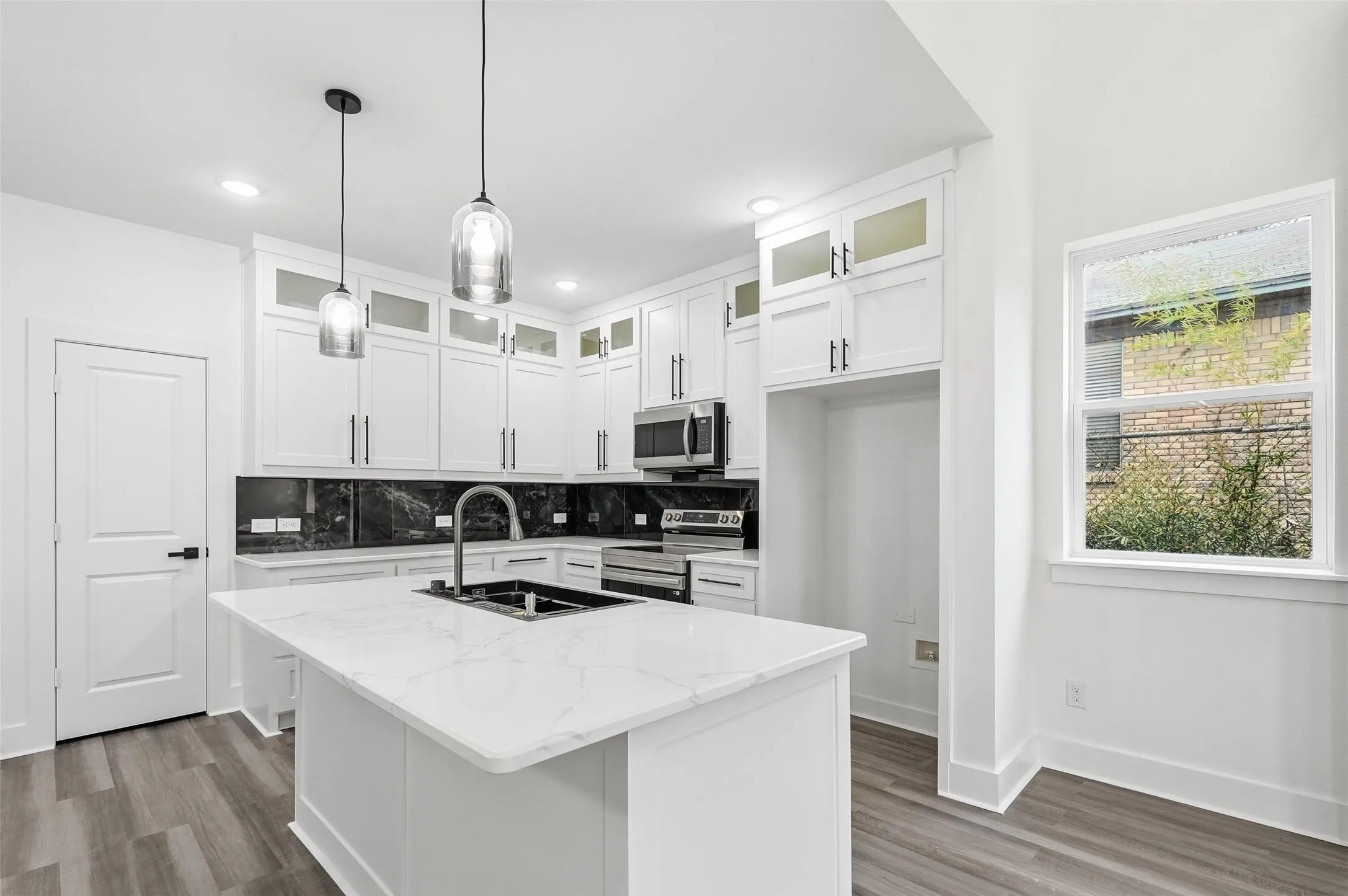 Single Family Residence For Sale in Dallas County , 4448 Marcell Avenue, Dallas, Texas 75211, 4 Bedroom, 4 Bathroom, 2 Garage spaces, 2,067 Sqft, built in 2024, mls#21380039, Real Estate Agent in Dallas, Homes For Sale in Dallas county, Homes For Sale in Dallas, Realtor in Dallas Texas, Real Estate Brokerage Independent Realty Texas, Luminita Cordes Realtor