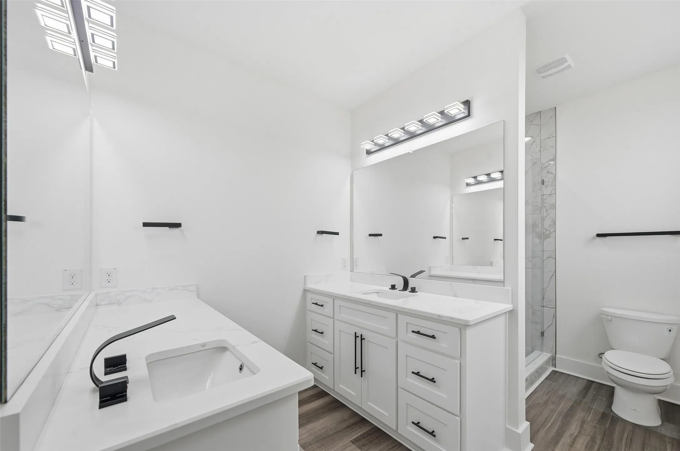 Single Family Residence For Sale in Dallas County , 4448 Marcell Avenue, Dallas, Texas 75211, 4 Bedroom, 4 Bathroom, 2 Garage spaces, 2,067 Sqft, built in 2024, mls#21380039, Real Estate Agent in Dallas, Homes For Sale in Dallas county, Homes For Sale in Dallas, Realtor in Dallas Texas, Real Estate Brokerage Independent Realty Texas, Luminita Cordes Realtor