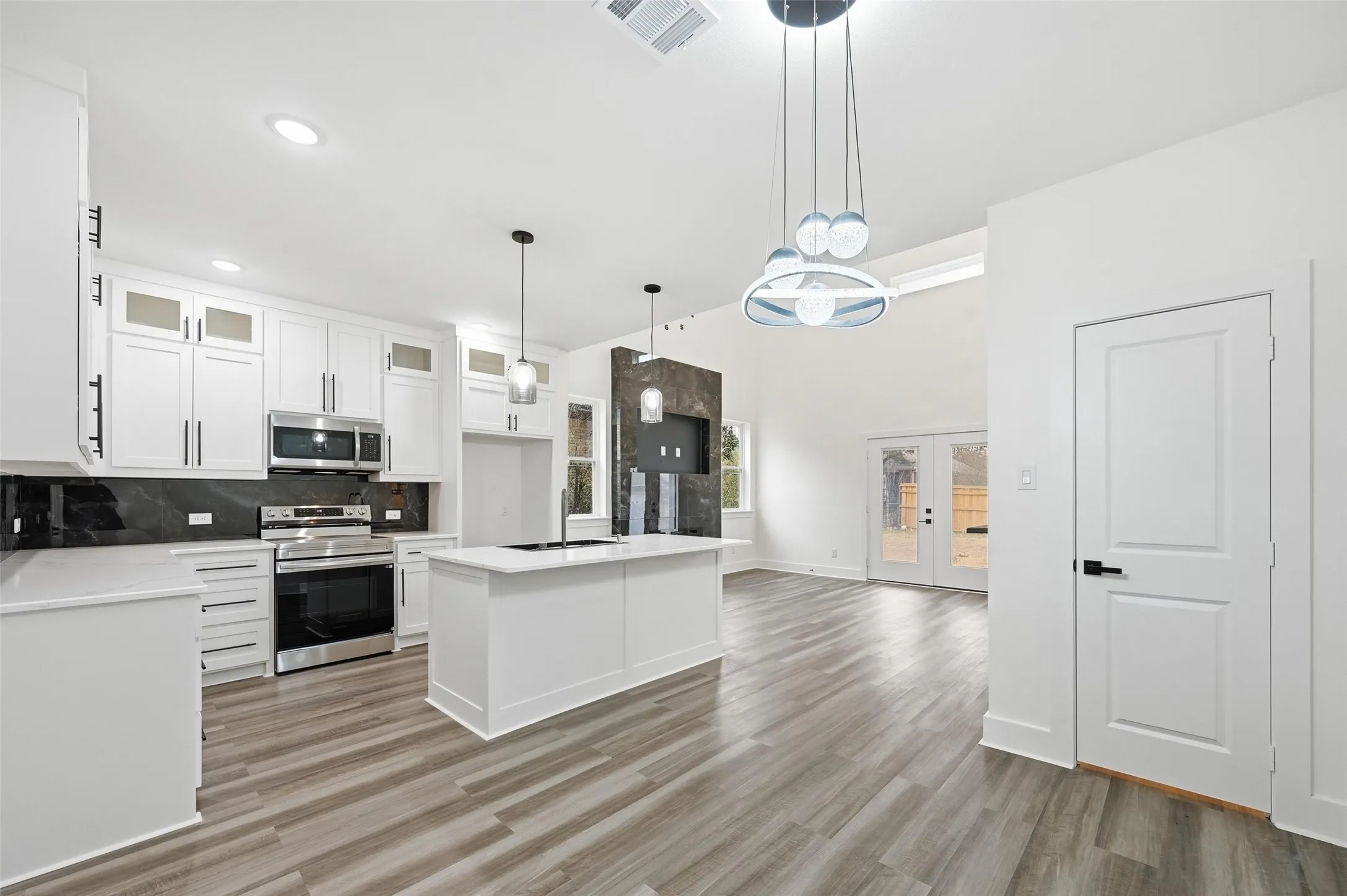 Single Family Residence For Sale in Dallas County , 4448 Marcell Avenue, Dallas, Texas 75211, 4 Bedroom, 4 Bathroom, 2 Garage spaces, 2,067 Sqft, built in 2024, mls#21380039, Real Estate Agent in Dallas, Homes For Sale in Dallas county, Homes For Sale in Dallas, Realtor in Dallas Texas, Real Estate Brokerage Independent Realty Texas, Luminita Cordes Realtor