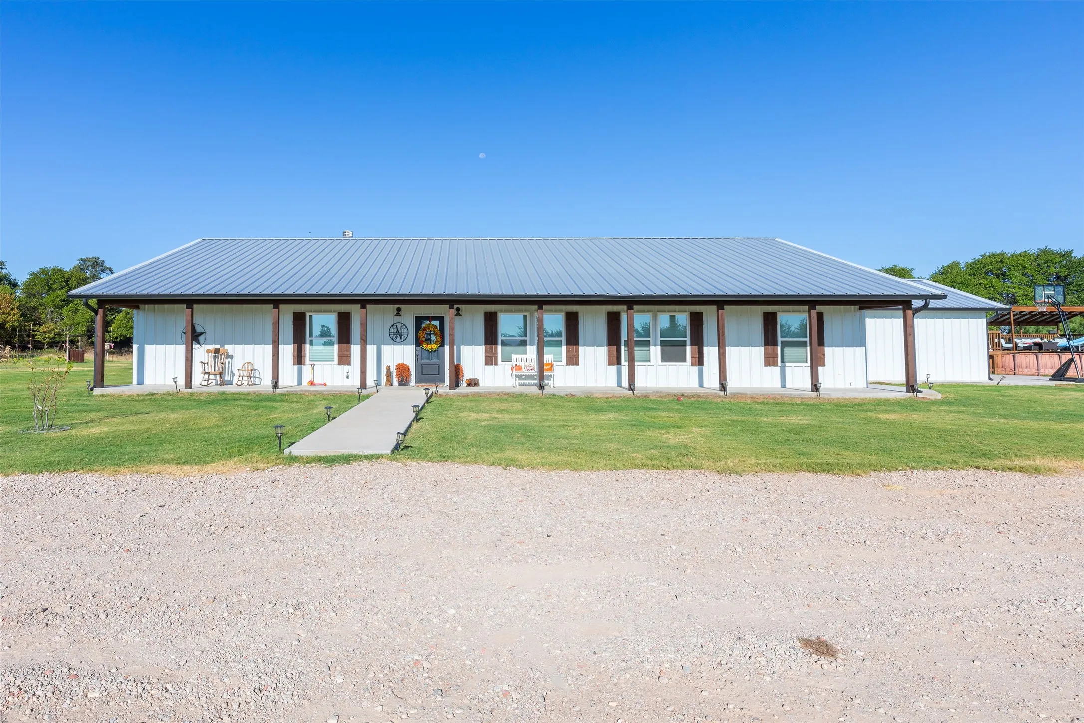Single Family Residence For Sale in Callahan County , 1300 Ross Street, Clyde, Texas 79510, 4 Bedroom, 3 Bathroom, 2 Garage spaces, 2,920 Sqft, built in 2023, mls#21380315, Real Estate Agent in Clyde, Homes For Sale in Callahan county, Homes For Sale in Clyde, Realtor in Clyde Texas, Real Estate Brokerage Independent Realty Texas, Luminita Cordes Realtor