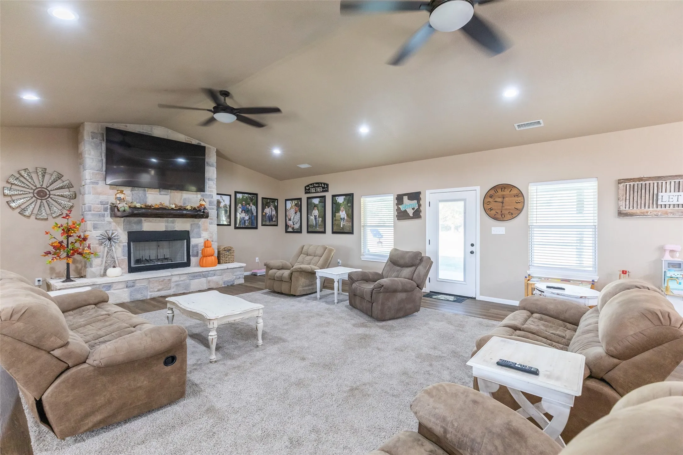 Single Family Residence For Sale in Callahan County , 1300 Ross Street, Clyde, Texas 79510, 4 Bedroom, 3 Bathroom, 2 Garage spaces, 2,920 Sqft, built in 2023, mls#21380315, Real Estate Agent in Clyde, Homes For Sale in Callahan county, Homes For Sale in Clyde, Realtor in Clyde Texas, Real Estate Brokerage Independent Realty Texas, Luminita Cordes Realtor