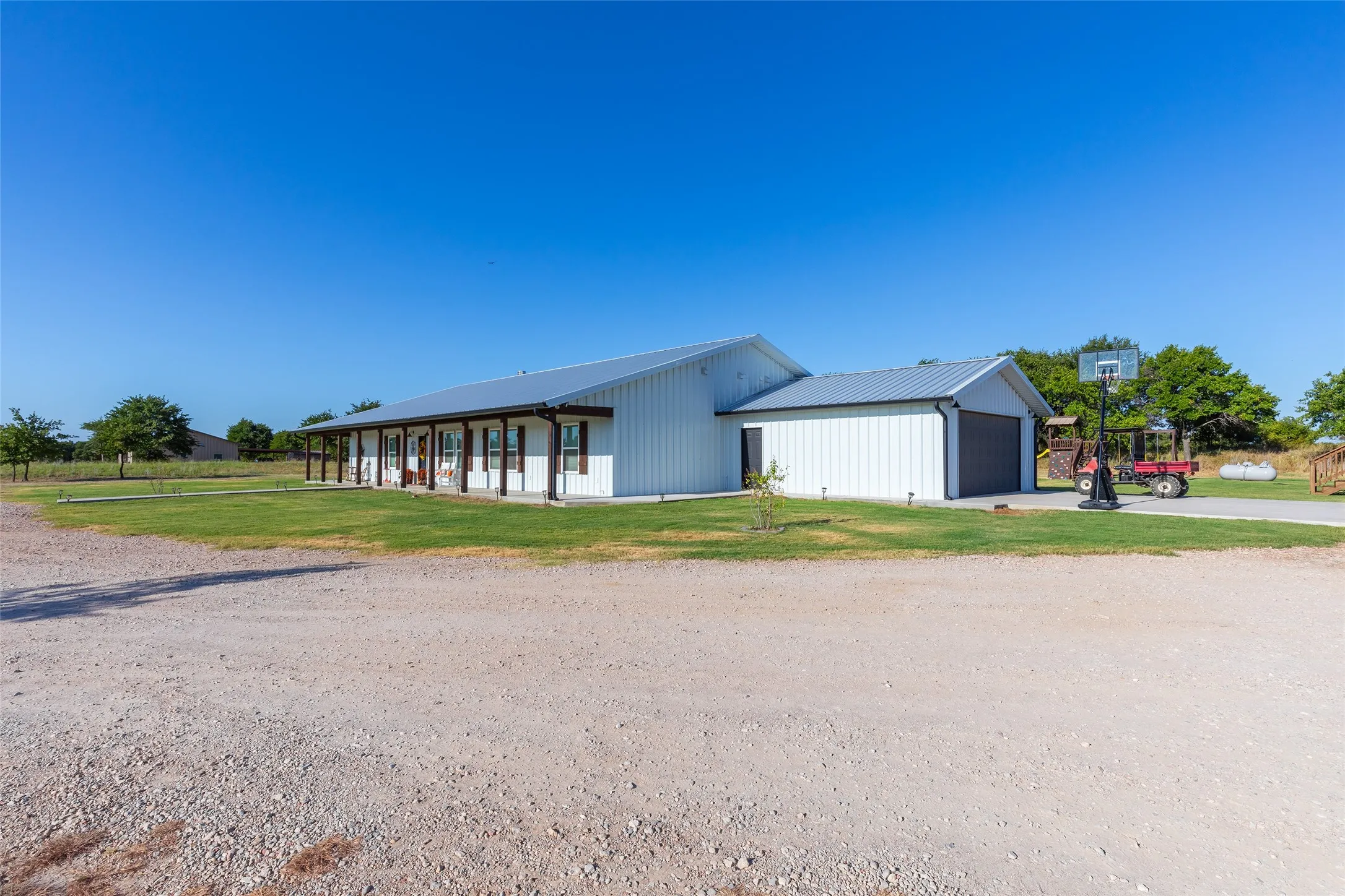Single Family Residence For Sale in Callahan County , 1300 Ross Street, Clyde, Texas 79510, 4 Bedroom, 3 Bathroom, 2 Garage spaces, 2,920 Sqft, built in 2023, mls#21380315, Real Estate Agent in Clyde, Homes For Sale in Callahan county, Homes For Sale in Clyde, Realtor in Clyde Texas, Real Estate Brokerage Independent Realty Texas, Luminita Cordes Realtor
