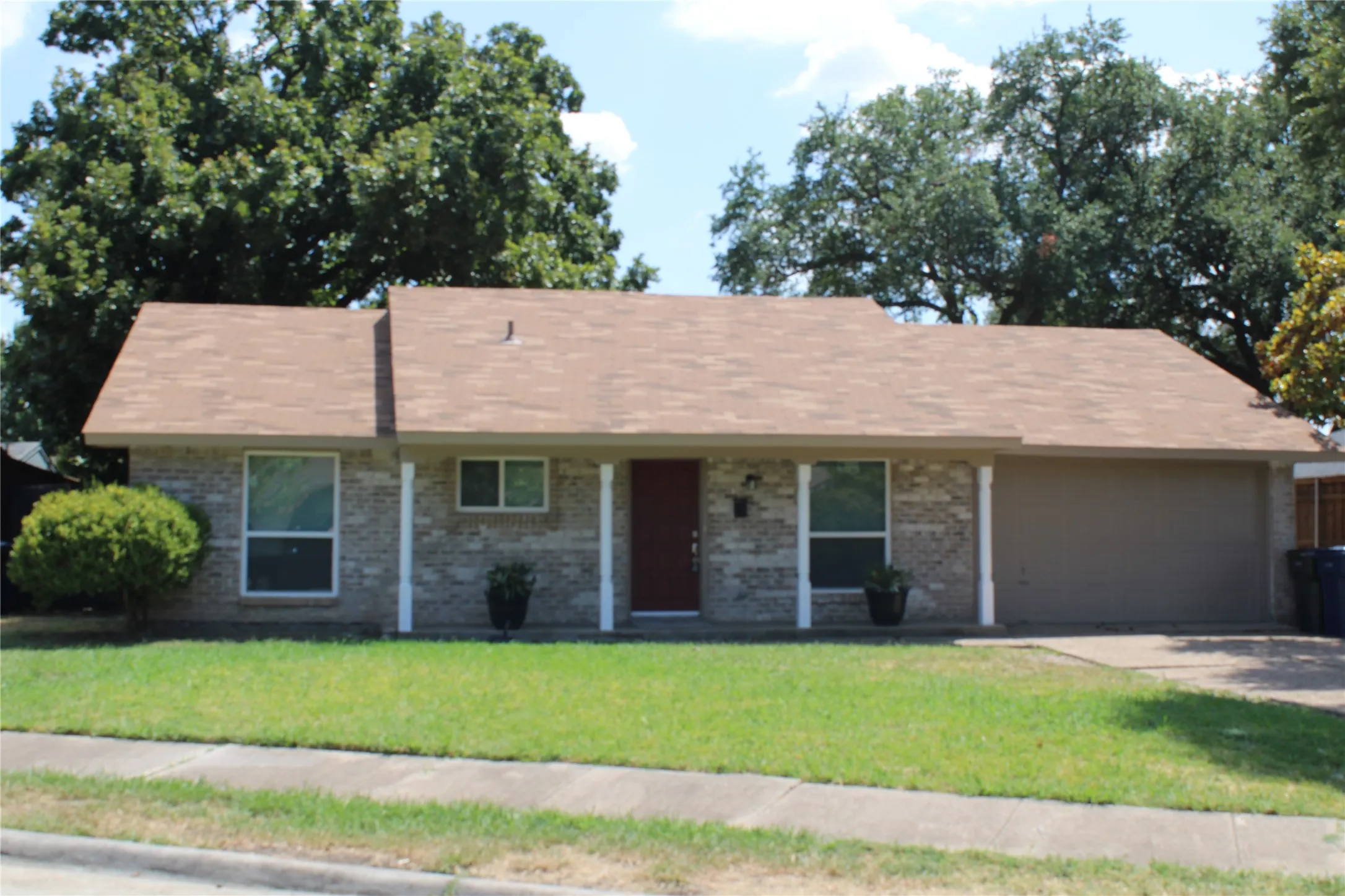 Single Family Residence For Sale in Dallas County , 918 Heritage Circle, Garland, Texas 75043, 3 Bedroom, 2 Bathroom, 2 Garage spaces, 1,230 Sqft, built in 1969, mls#21380314, Real Estate Agent in Garland, Homes For Sale in Dallas county, Homes For Sale in Garland, Realtor in Garland Texas, Real Estate Brokerage Independent Realty Texas, Luminita Cordes Realtor