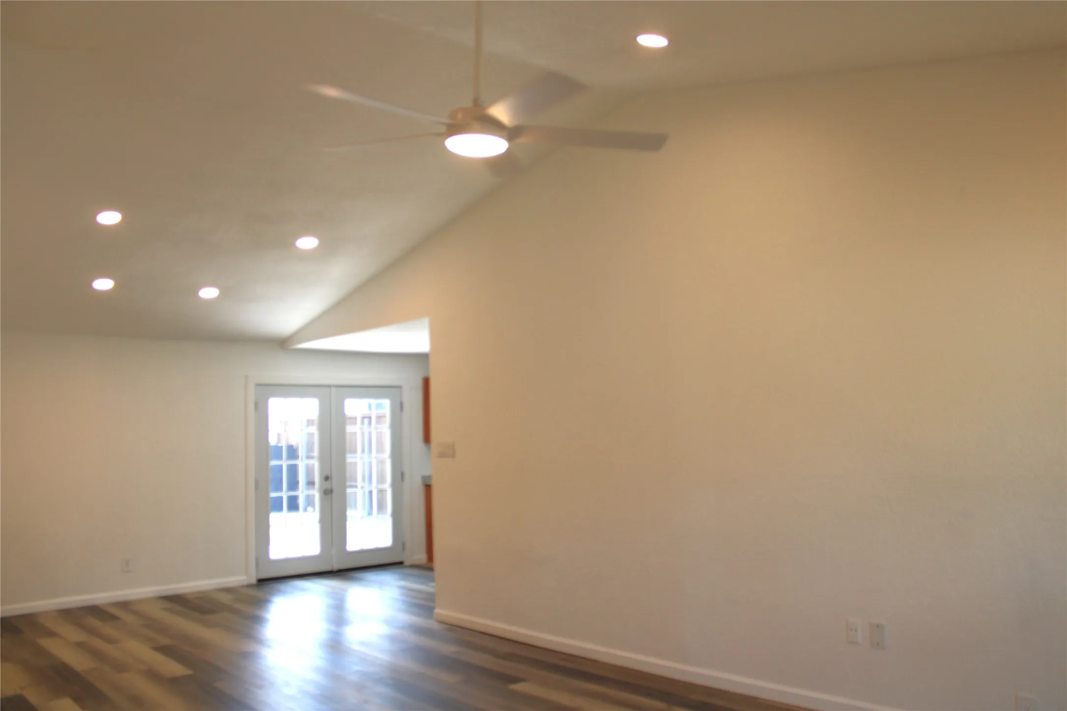 Single Family Residence For Sale in Dallas County , 918 Heritage Circle, Garland, Texas 75043, 3 Bedroom, 2 Bathroom, 2 Garage spaces, 1,230 Sqft, built in 1969, mls#21380314, Real Estate Agent in Garland, Homes For Sale in Dallas county, Homes For Sale in Garland, Realtor in Garland Texas, Real Estate Brokerage Independent Realty Texas, Luminita Cordes Realtor