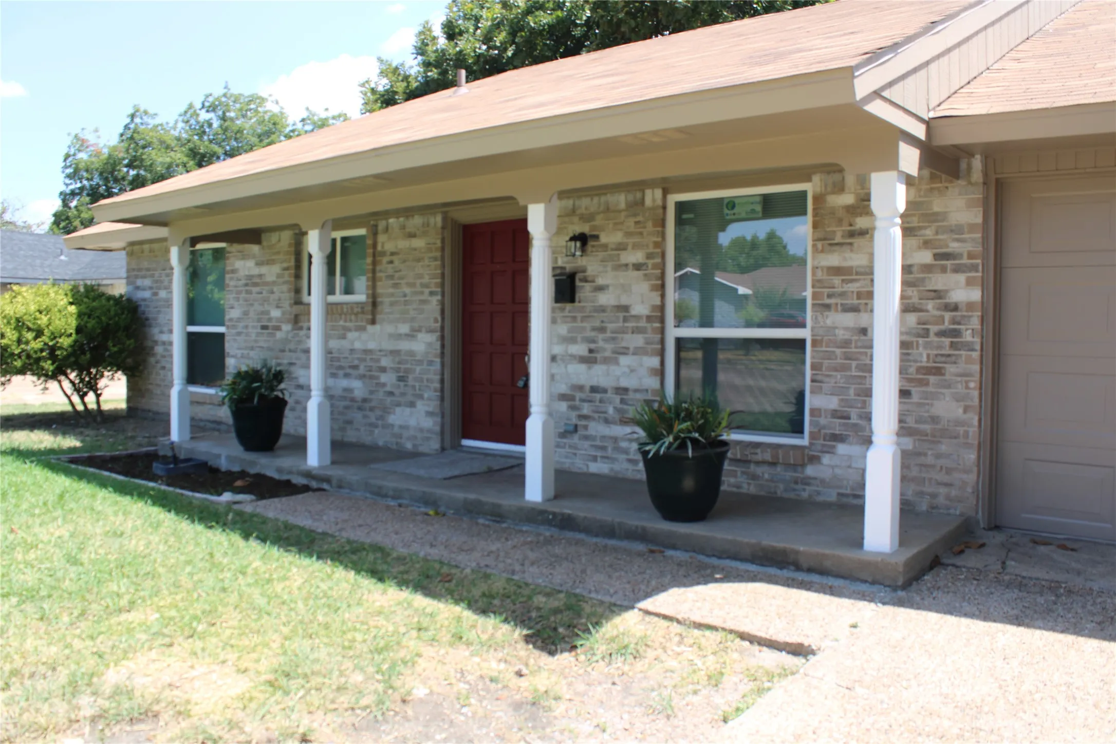 Single Family Residence For Sale in Dallas County , 918 Heritage Circle, Garland, Texas 75043, 3 Bedroom, 2 Bathroom, 2 Garage spaces, 1,230 Sqft, built in 1969, mls#21380314, Real Estate Agent in Garland, Homes For Sale in Dallas county, Homes For Sale in Garland, Realtor in Garland Texas, Real Estate Brokerage Independent Realty Texas, Luminita Cordes Realtor