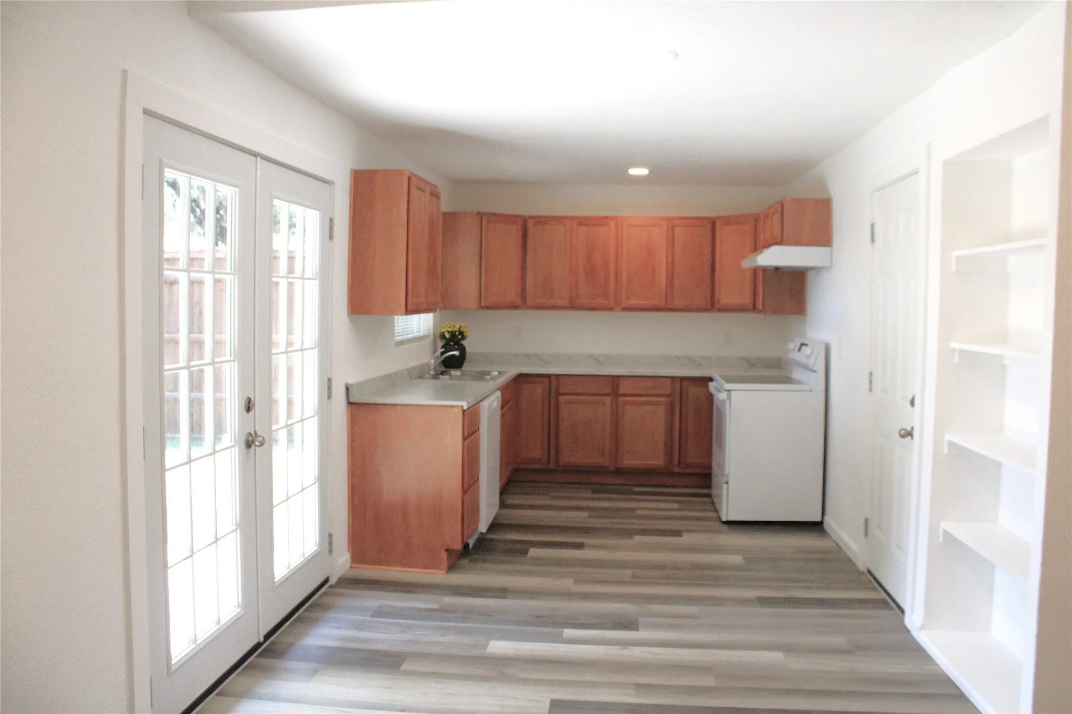 Single Family Residence For Sale in Dallas County , 918 Heritage Circle, Garland, Texas 75043, 3 Bedroom, 2 Bathroom, 2 Garage spaces, 1,230 Sqft, built in 1969, mls#21380314, Real Estate Agent in Garland, Homes For Sale in Dallas county, Homes For Sale in Garland, Realtor in Garland Texas, Real Estate Brokerage Independent Realty Texas, Luminita Cordes Realtor