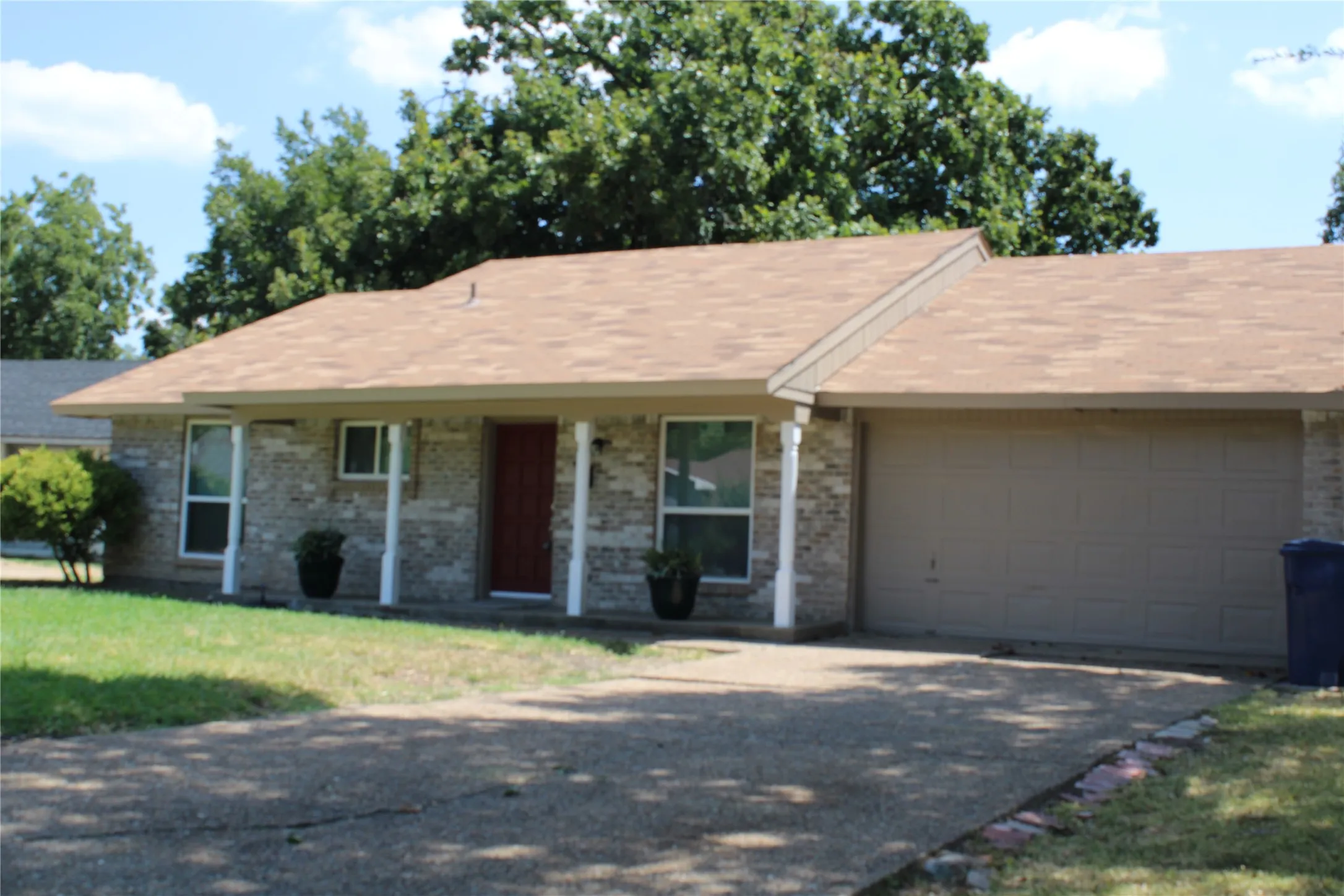 Single Family Residence For Sale in Dallas County , 918 Heritage Circle, Garland, Texas 75043, 3 Bedroom, 2 Bathroom, 2 Garage spaces, 1,230 Sqft, built in 1969, mls#21380314, Real Estate Agent in Garland, Homes For Sale in Dallas county, Homes For Sale in Garland, Realtor in Garland Texas, Real Estate Brokerage Independent Realty Texas, Luminita Cordes Realtor