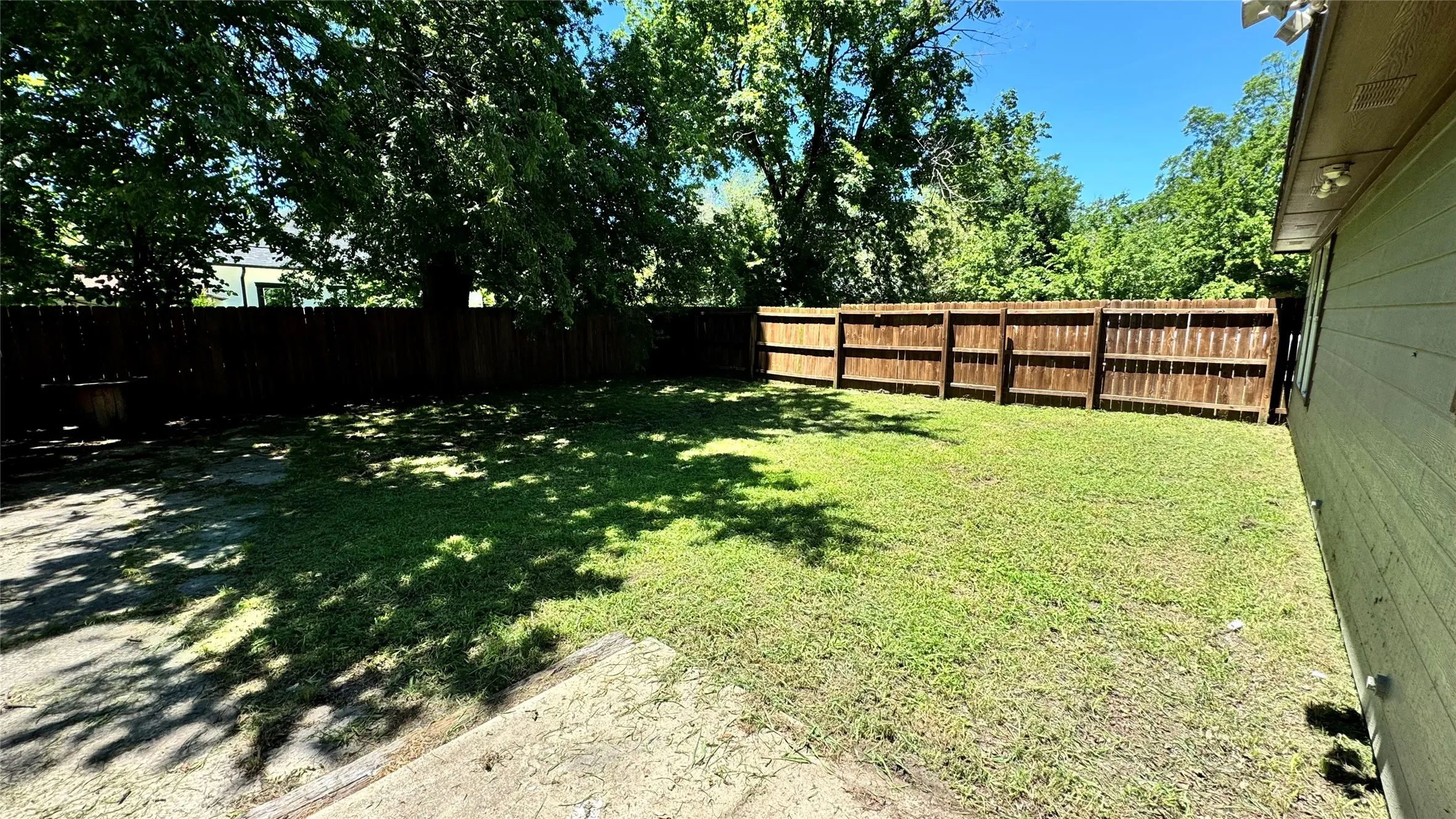 Single Family Residence For Rent in Hunt County , 1715 Hemphill Street, Greenville, Texas 75401, 3 Bedroom, 2 Bathroom, Garage spaces, 1,230 Sqft, built in 2004, mls#21380324, Real Estate Agent in Greenville, Homes For Rent in Hunt county, Homes For Rent in Greenville, Realtor in Greenville Texas, Real Estate Brokerage Independent Realty Texas, Luminita Cordes Realtor