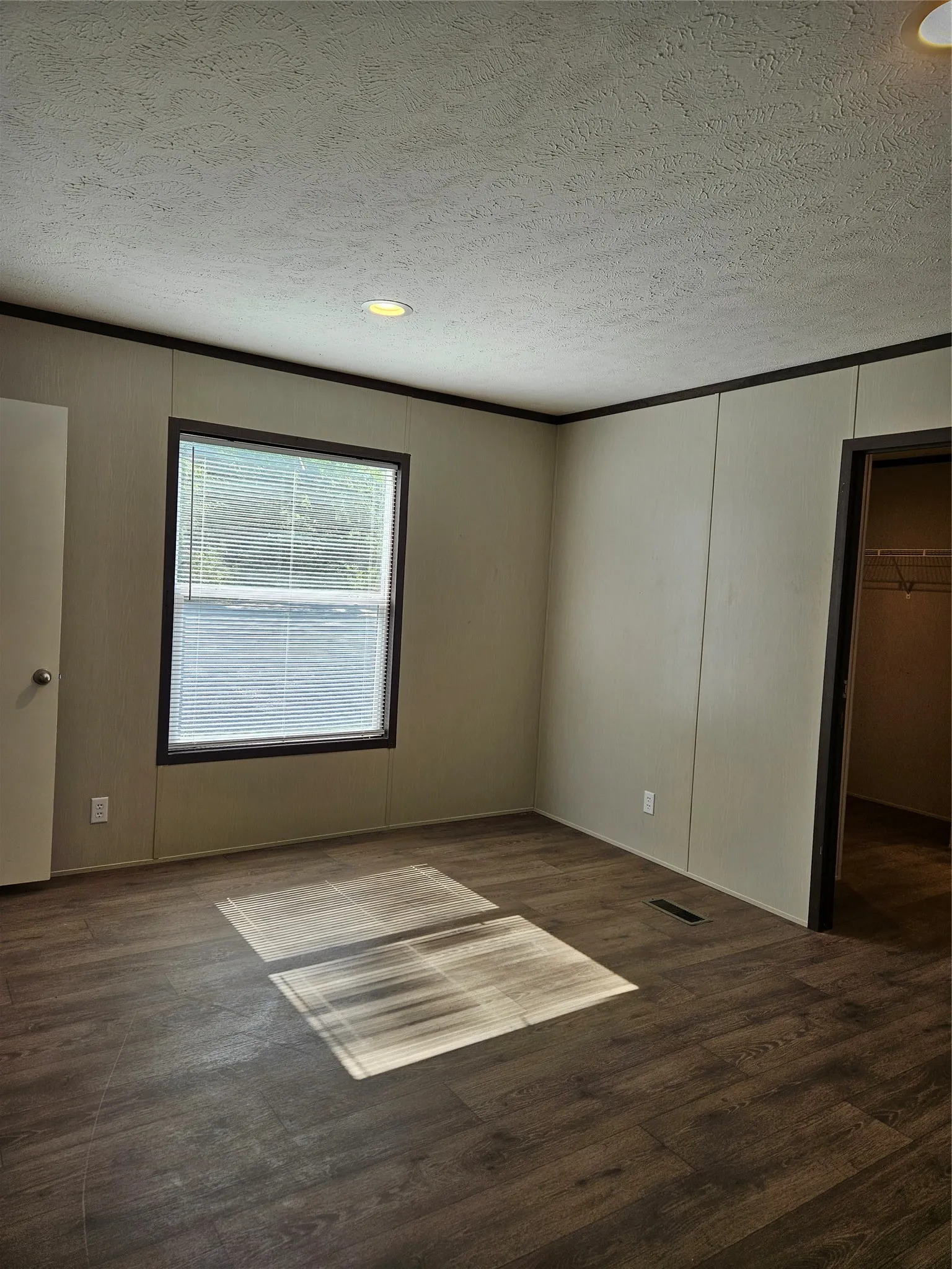 Manufactured Home For Rent in Parker County , 6501 W Hwy 199 6503, Springtown, Texas 76082, 3 Bedroom, 2 Bathroom, Garage spaces, 1,216 Sqft, built in 2014, mls#21380327, Real Estate Agent in Springtown, Homes For Rent in Parker county, Homes For Rent in Springtown, Realtor in Springtown Texas, Real Estate Brokerage Independent Realty Texas, Luminita Cordes Realtor