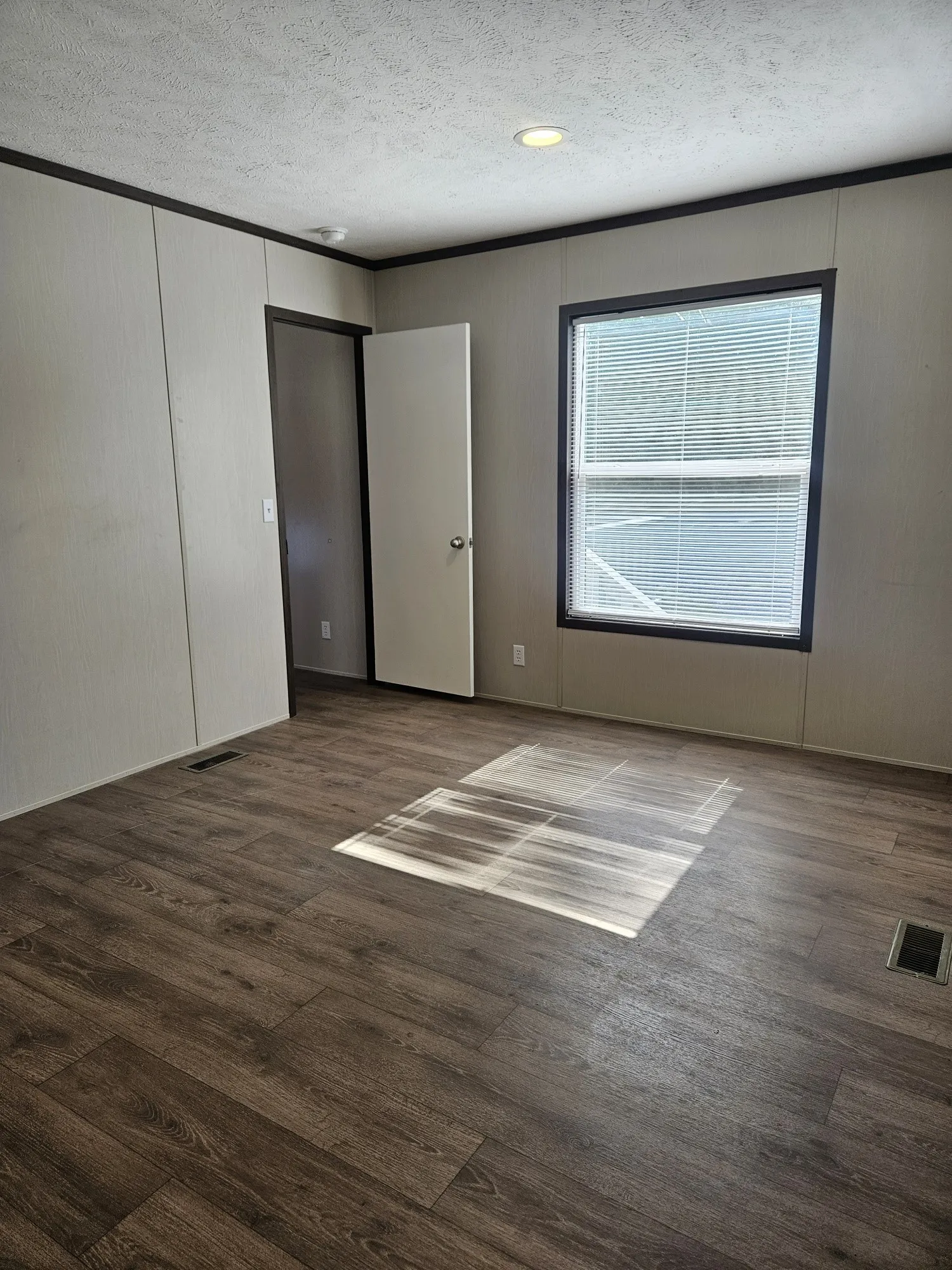Manufactured Home For Rent in Parker County , 6501 W Hwy 199 6503, Springtown, Texas 76082, 3 Bedroom, 2 Bathroom, Garage spaces, 1,216 Sqft, built in 2014, mls#21380327, Real Estate Agent in Springtown, Homes For Rent in Parker county, Homes For Rent in Springtown, Realtor in Springtown Texas, Real Estate Brokerage Independent Realty Texas, Luminita Cordes Realtor