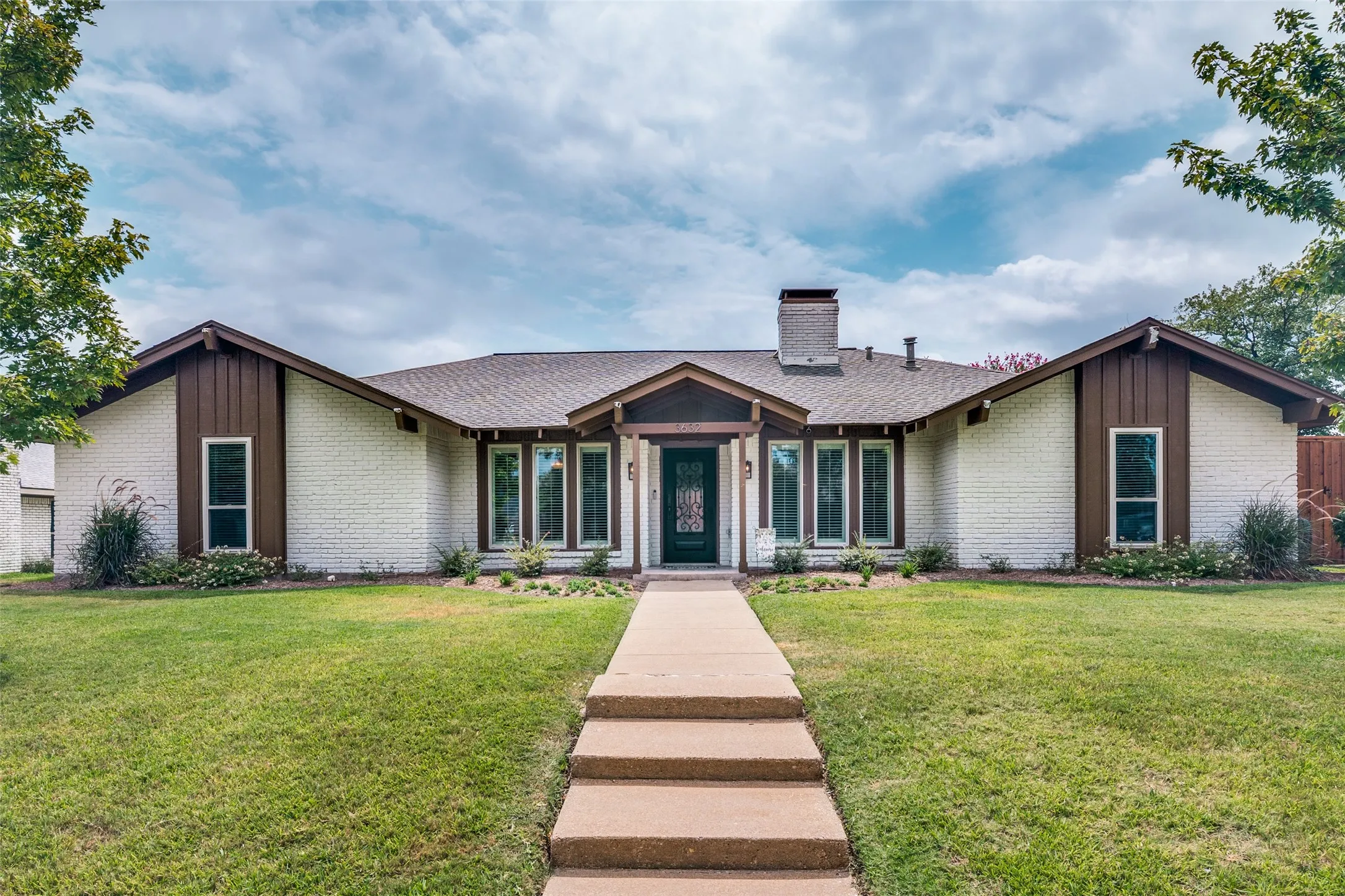 Single Family Residence For Sale in Collin County , 3632 Candelaria Drive, Plano, Texas 75023, 4 Bedroom, 3 Bathroom, 2 Garage spaces, 2,460 Sqft, built in 1976, mls#21376021, Real Estate Agent in Plano, Homes For Sale in Collin county, Homes For Sale in Plano, Realtor in Plano Texas, Real Estate Brokerage Independent Realty Texas, Luminita Cordes Realtor