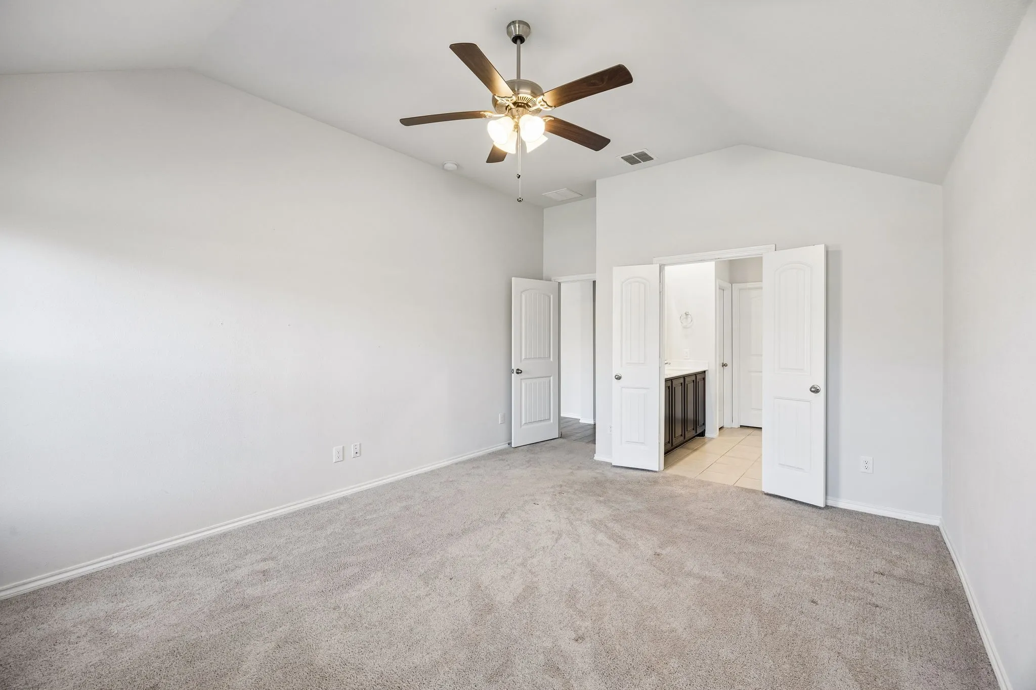 Single Family Residence For Sale in Tarrant County , 9916 Ginkgo Lane, Fort Worth, Texas 76036, 3 Bedroom, 2 Bathroom, 2 Garage spaces, 1,524 Sqft, built in 2022, mls#21380031, Real Estate Agent in Fort Worth, Homes For Sale in Tarrant county, Homes For Sale in Fort Worth, Realtor in Fort Worth Texas, Real Estate Brokerage Independent Realty Texas, Luminita Cordes Realtor