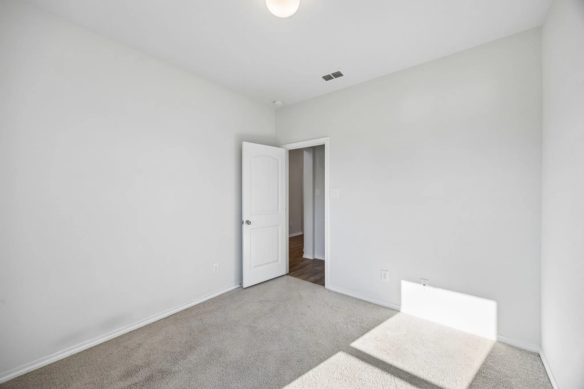 Single Family Residence For Sale in Tarrant County , 9916 Ginkgo Lane, Fort Worth, Texas 76036, 3 Bedroom, 2 Bathroom, 2 Garage spaces, 1,524 Sqft, built in 2022, mls#21380031, Real Estate Agent in Fort Worth, Homes For Sale in Tarrant county, Homes For Sale in Fort Worth, Realtor in Fort Worth Texas, Real Estate Brokerage Independent Realty Texas, Luminita Cordes Realtor