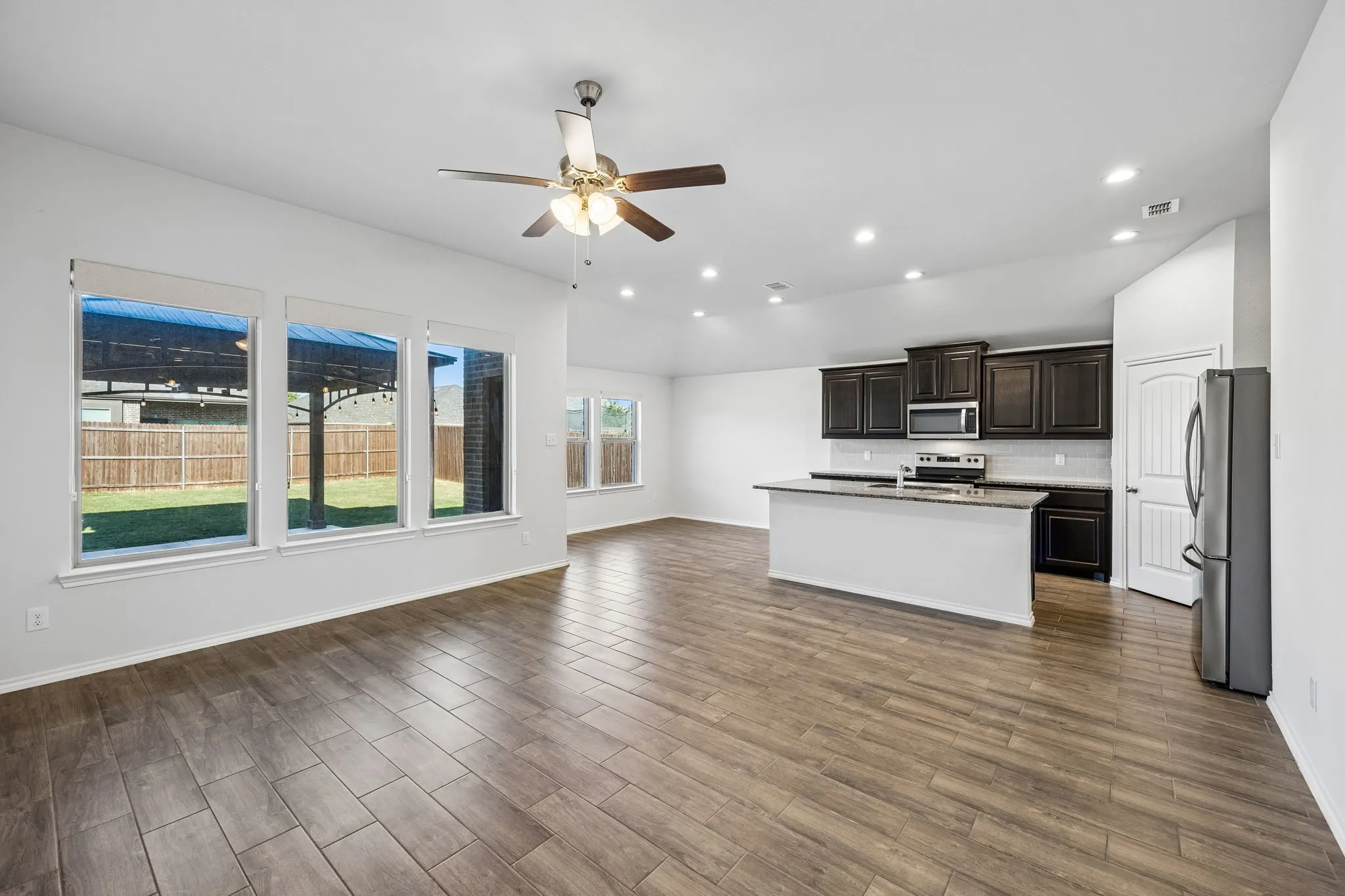 Single Family Residence For Sale in Tarrant County , 9916 Ginkgo Lane, Fort Worth, Texas 76036, 3 Bedroom, 2 Bathroom, 2 Garage spaces, 1,524 Sqft, built in 2022, mls#21380031, Real Estate Agent in Fort Worth, Homes For Sale in Tarrant county, Homes For Sale in Fort Worth, Realtor in Fort Worth Texas, Real Estate Brokerage Independent Realty Texas, Luminita Cordes Realtor