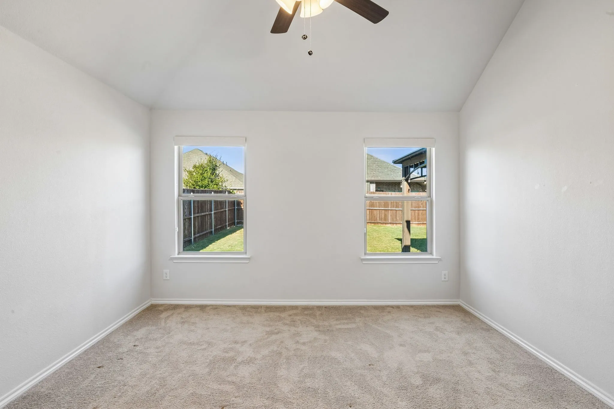 Single Family Residence For Sale in Tarrant County , 9916 Ginkgo Lane, Fort Worth, Texas 76036, 3 Bedroom, 2 Bathroom, 2 Garage spaces, 1,524 Sqft, built in 2022, mls#21380031, Real Estate Agent in Fort Worth, Homes For Sale in Tarrant county, Homes For Sale in Fort Worth, Realtor in Fort Worth Texas, Real Estate Brokerage Independent Realty Texas, Luminita Cordes Realtor