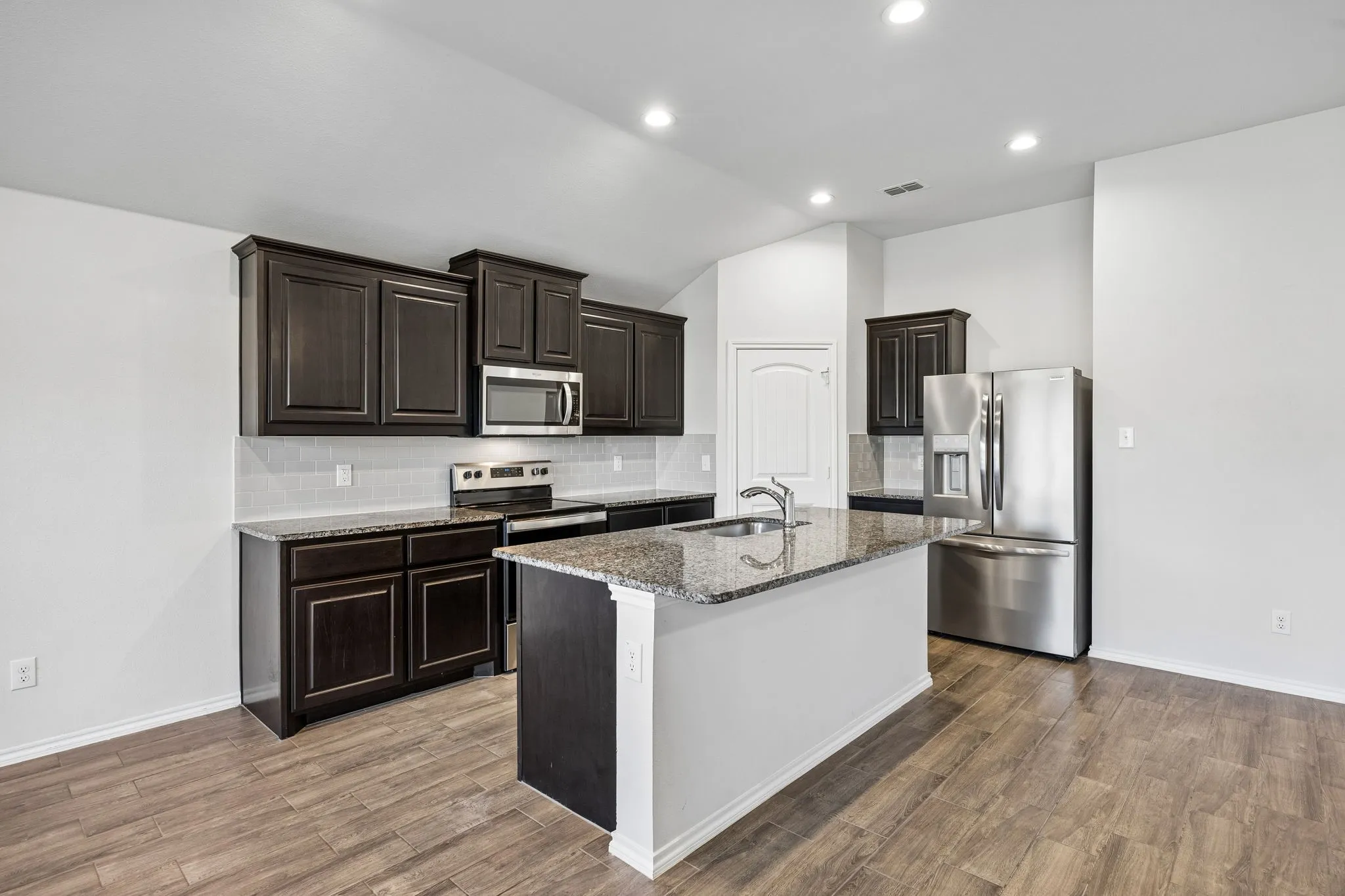 Single Family Residence For Sale in Tarrant County , 9916 Ginkgo Lane, Fort Worth, Texas 76036, 3 Bedroom, 2 Bathroom, 2 Garage spaces, 1,524 Sqft, built in 2022, mls#21380031, Real Estate Agent in Fort Worth, Homes For Sale in Tarrant county, Homes For Sale in Fort Worth, Realtor in Fort Worth Texas, Real Estate Brokerage Independent Realty Texas, Luminita Cordes Realtor