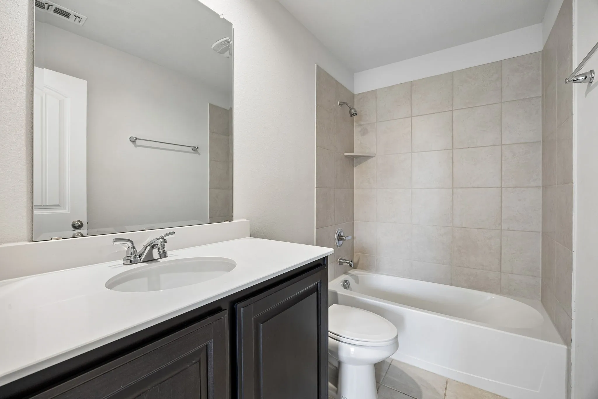 Single Family Residence For Sale in Tarrant County , 9916 Ginkgo Lane, Fort Worth, Texas 76036, 3 Bedroom, 2 Bathroom, 2 Garage spaces, 1,524 Sqft, built in 2022, mls#21380031, Real Estate Agent in Fort Worth, Homes For Sale in Tarrant county, Homes For Sale in Fort Worth, Realtor in Fort Worth Texas, Real Estate Brokerage Independent Realty Texas, Luminita Cordes Realtor