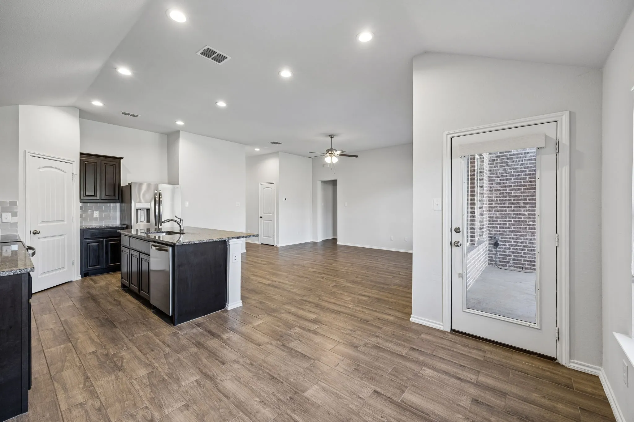 Single Family Residence For Sale in Tarrant County , 9916 Ginkgo Lane, Fort Worth, Texas 76036, 3 Bedroom, 2 Bathroom, 2 Garage spaces, 1,524 Sqft, built in 2022, mls#21380031, Real Estate Agent in Fort Worth, Homes For Sale in Tarrant county, Homes For Sale in Fort Worth, Realtor in Fort Worth Texas, Real Estate Brokerage Independent Realty Texas, Luminita Cordes Realtor