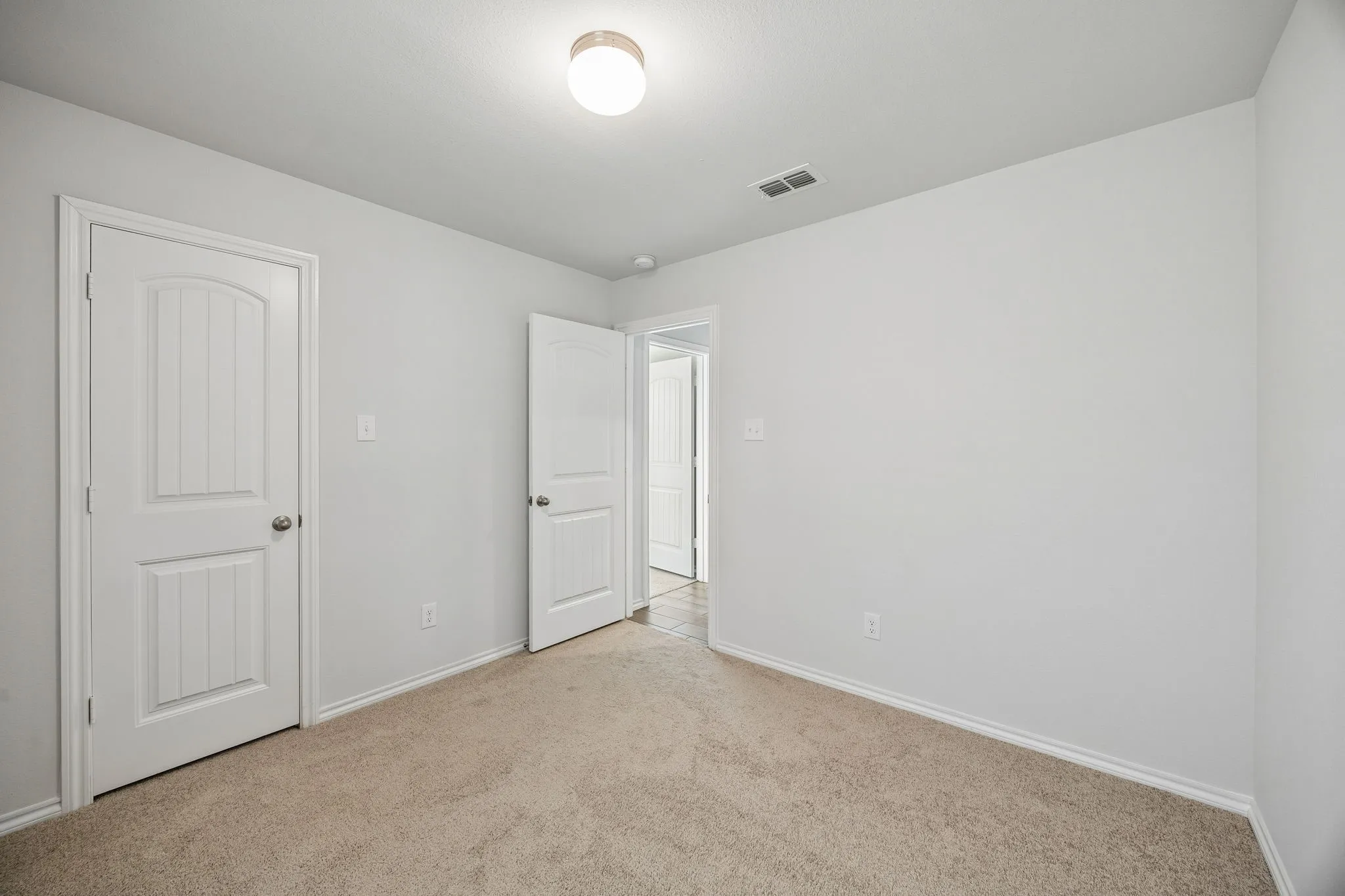 Single Family Residence For Sale in Tarrant County , 9916 Ginkgo Lane, Fort Worth, Texas 76036, 3 Bedroom, 2 Bathroom, 2 Garage spaces, 1,524 Sqft, built in 2022, mls#21380031, Real Estate Agent in Fort Worth, Homes For Sale in Tarrant county, Homes For Sale in Fort Worth, Realtor in Fort Worth Texas, Real Estate Brokerage Independent Realty Texas, Luminita Cordes Realtor