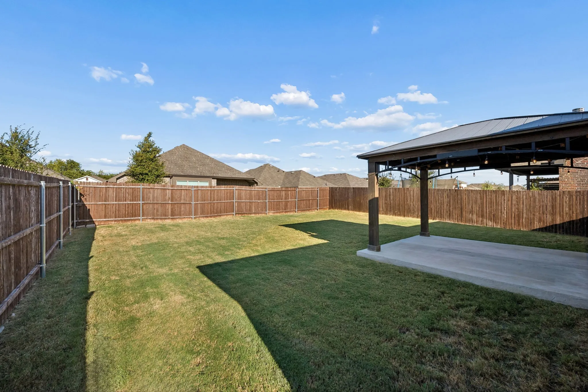 Single Family Residence For Sale in Tarrant County , 9916 Ginkgo Lane, Fort Worth, Texas 76036, 3 Bedroom, 2 Bathroom, 2 Garage spaces, 1,524 Sqft, built in 2022, mls#21380031, Real Estate Agent in Fort Worth, Homes For Sale in Tarrant county, Homes For Sale in Fort Worth, Realtor in Fort Worth Texas, Real Estate Brokerage Independent Realty Texas, Luminita Cordes Realtor