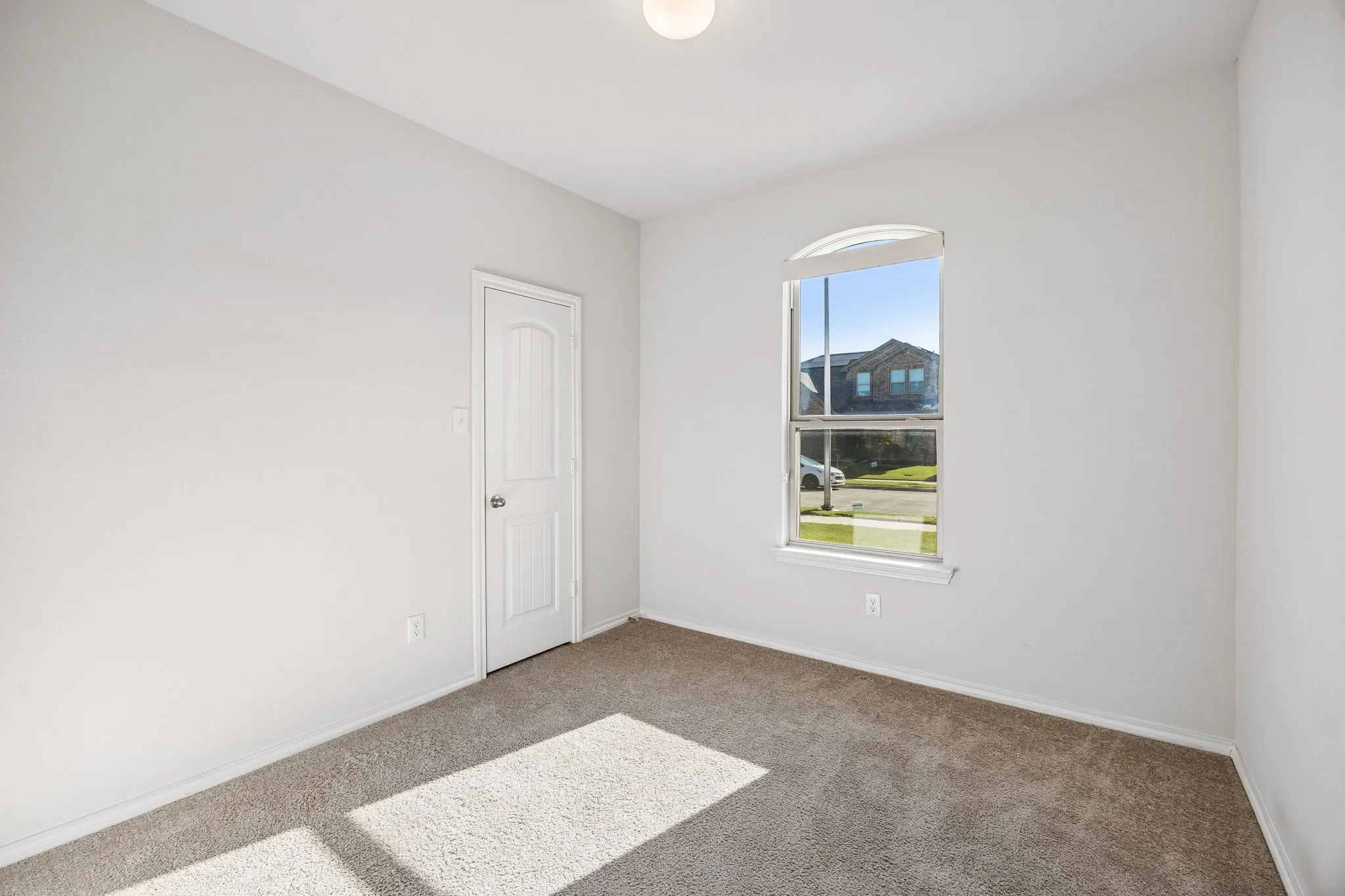 Single Family Residence For Sale in Tarrant County , 9916 Ginkgo Lane, Fort Worth, Texas 76036, 3 Bedroom, 2 Bathroom, 2 Garage spaces, 1,524 Sqft, built in 2022, mls#21380031, Real Estate Agent in Fort Worth, Homes For Sale in Tarrant county, Homes For Sale in Fort Worth, Realtor in Fort Worth Texas, Real Estate Brokerage Independent Realty Texas, Luminita Cordes Realtor