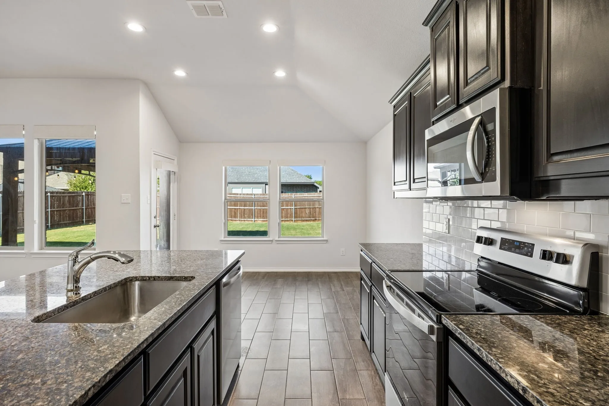 Single Family Residence For Sale in Tarrant County , 9916 Ginkgo Lane, Fort Worth, Texas 76036, 3 Bedroom, 2 Bathroom, 2 Garage spaces, 1,524 Sqft, built in 2022, mls#21380031, Real Estate Agent in Fort Worth, Homes For Sale in Tarrant county, Homes For Sale in Fort Worth, Realtor in Fort Worth Texas, Real Estate Brokerage Independent Realty Texas, Luminita Cordes Realtor