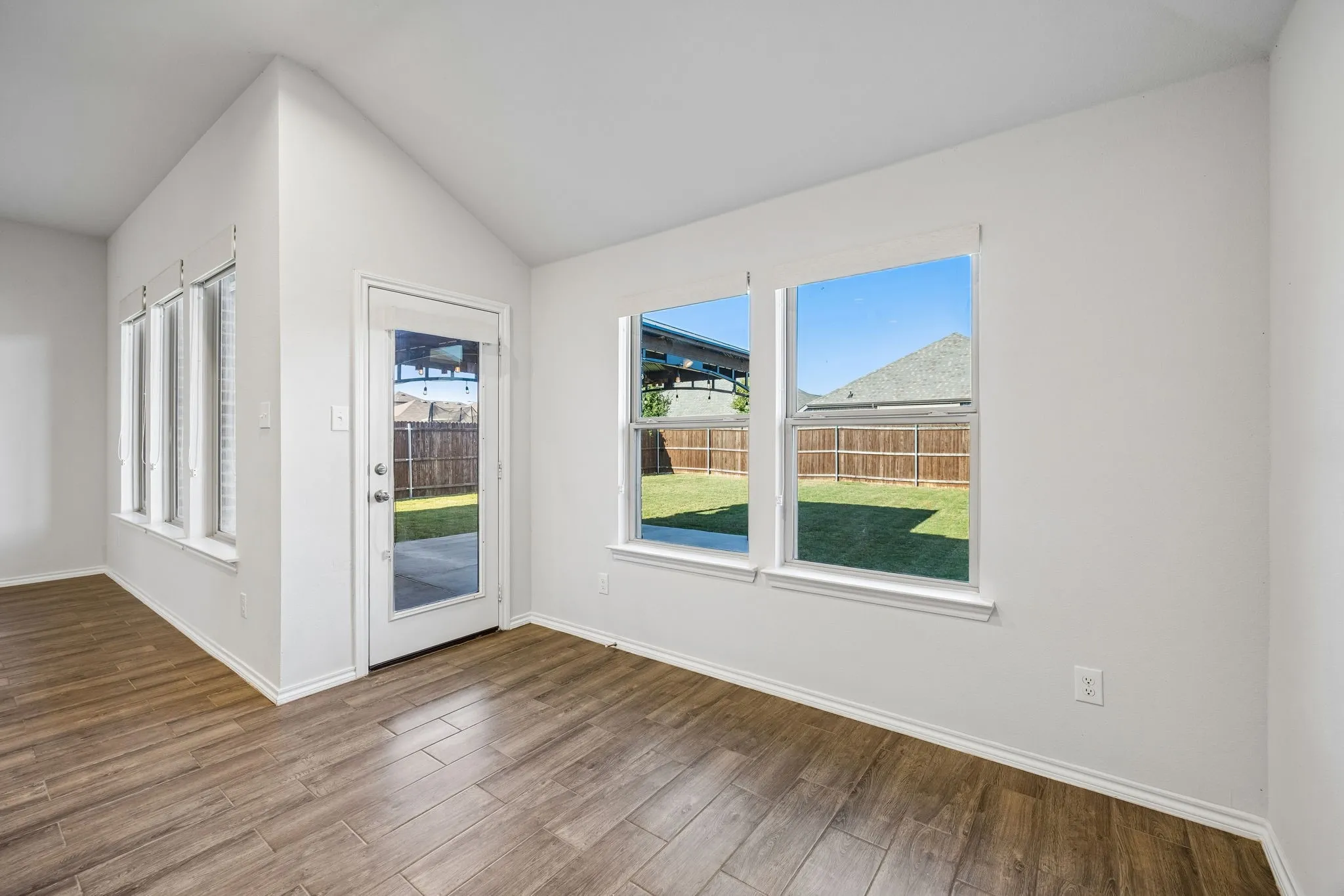 Single Family Residence For Sale in Tarrant County , 9916 Ginkgo Lane, Fort Worth, Texas 76036, 3 Bedroom, 2 Bathroom, 2 Garage spaces, 1,524 Sqft, built in 2022, mls#21380031, Real Estate Agent in Fort Worth, Homes For Sale in Tarrant county, Homes For Sale in Fort Worth, Realtor in Fort Worth Texas, Real Estate Brokerage Independent Realty Texas, Luminita Cordes Realtor