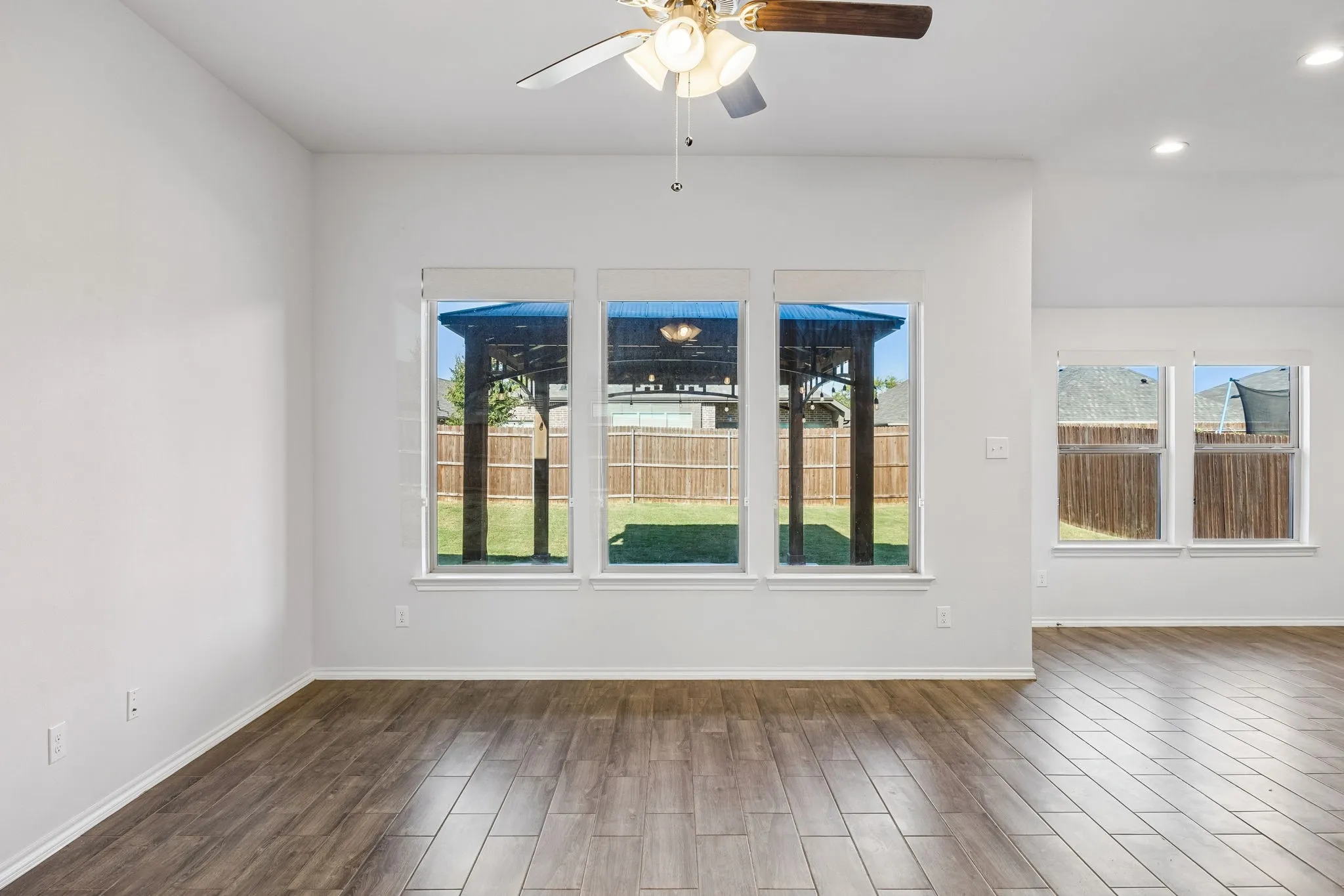 Single Family Residence For Sale in Tarrant County , 9916 Ginkgo Lane, Fort Worth, Texas 76036, 3 Bedroom, 2 Bathroom, 2 Garage spaces, 1,524 Sqft, built in 2022, mls#21380031, Real Estate Agent in Fort Worth, Homes For Sale in Tarrant county, Homes For Sale in Fort Worth, Realtor in Fort Worth Texas, Real Estate Brokerage Independent Realty Texas, Luminita Cordes Realtor