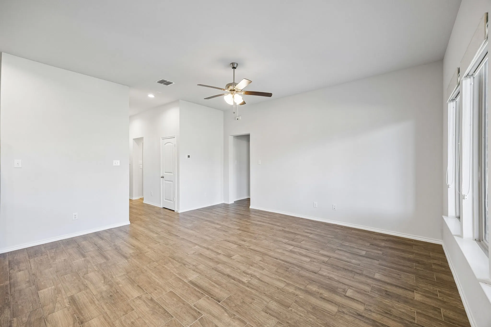 Single Family Residence For Sale in Tarrant County , 9916 Ginkgo Lane, Fort Worth, Texas 76036, 3 Bedroom, 2 Bathroom, 2 Garage spaces, 1,524 Sqft, built in 2022, mls#21380031, Real Estate Agent in Fort Worth, Homes For Sale in Tarrant county, Homes For Sale in Fort Worth, Realtor in Fort Worth Texas, Real Estate Brokerage Independent Realty Texas, Luminita Cordes Realtor