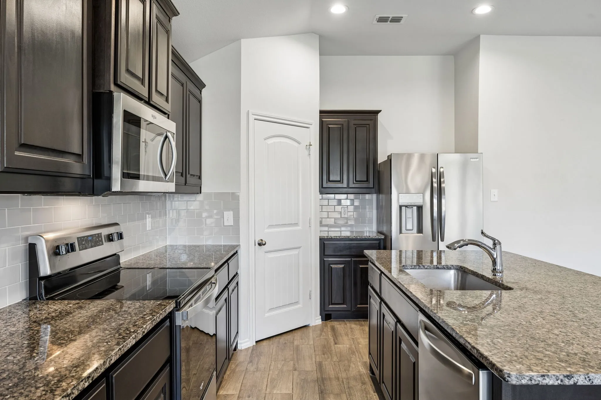 Single Family Residence For Sale in Tarrant County , 9916 Ginkgo Lane, Fort Worth, Texas 76036, 3 Bedroom, 2 Bathroom, 2 Garage spaces, 1,524 Sqft, built in 2022, mls#21380031, Real Estate Agent in Fort Worth, Homes For Sale in Tarrant county, Homes For Sale in Fort Worth, Realtor in Fort Worth Texas, Real Estate Brokerage Independent Realty Texas, Luminita Cordes Realtor