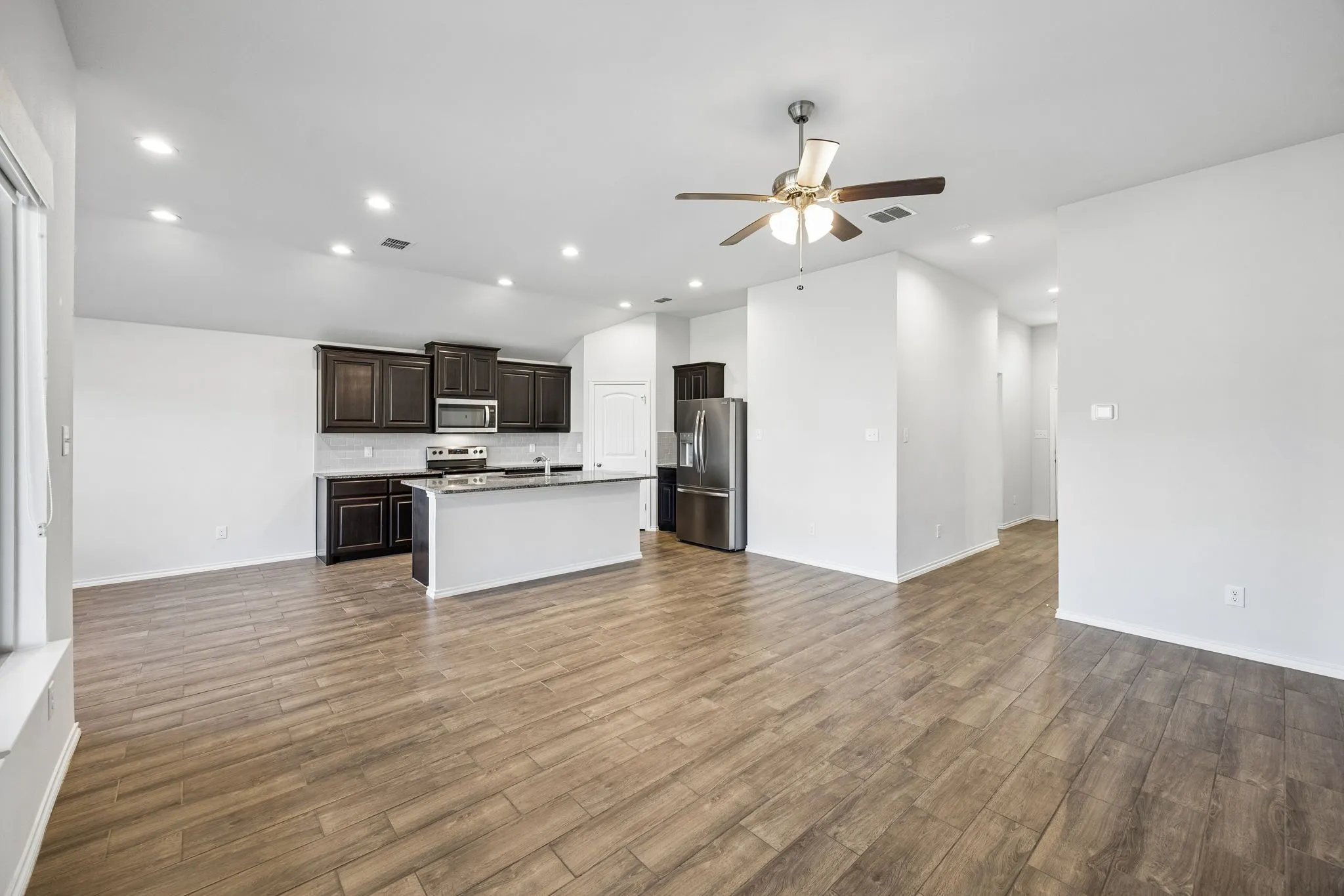 Single Family Residence For Sale in Tarrant County , 9916 Ginkgo Lane, Fort Worth, Texas 76036, 3 Bedroom, 2 Bathroom, 2 Garage spaces, 1,524 Sqft, built in 2022, mls#21380031, Real Estate Agent in Fort Worth, Homes For Sale in Tarrant county, Homes For Sale in Fort Worth, Realtor in Fort Worth Texas, Real Estate Brokerage Independent Realty Texas, Luminita Cordes Realtor
