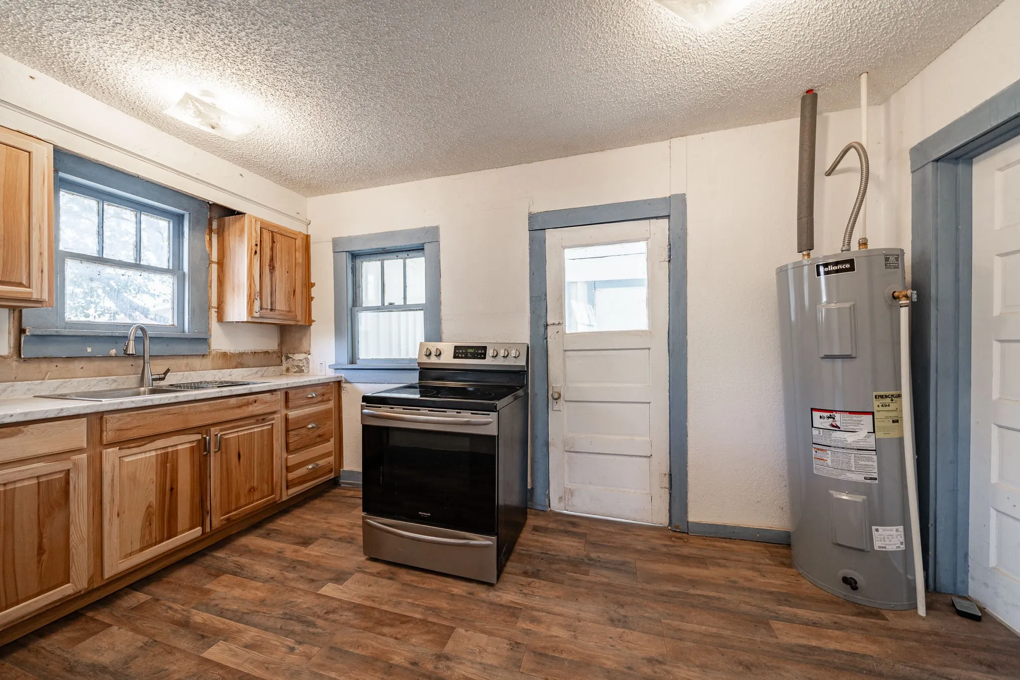 Single Family Residence For Sale in Jones County , 445 S CENTRAL, Hamlin, Texas 79520, 2 Bedroom, 1 Bathroom, Garage spaces, 1,060 Sqft, built in 1930, mls#21380336, Real Estate Agent in Hamlin, Homes For Sale in Jones county, Homes For Sale in Hamlin, Realtor in Hamlin Texas, Real Estate Brokerage Independent Realty Texas, Luminita Cordes Realtor