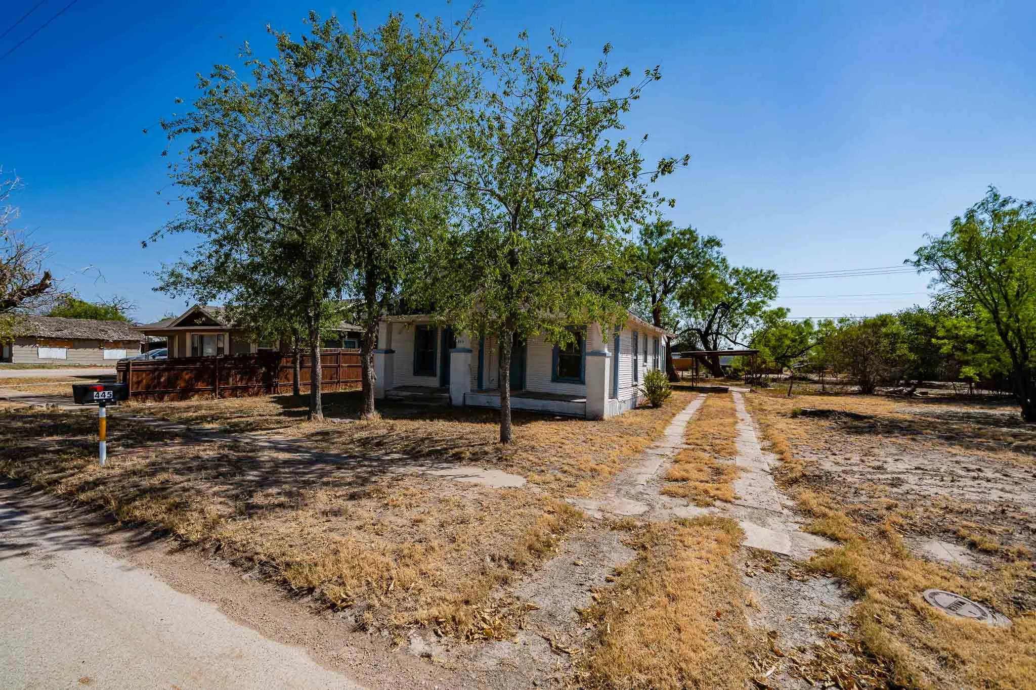 Single Family Residence For Sale in Jones County , 445 S CENTRAL, Hamlin, Texas 79520, 2 Bedroom, 1 Bathroom, Garage spaces, 1,060 Sqft, built in 1930, mls#21380336, Real Estate Agent in Hamlin, Homes For Sale in Jones county, Homes For Sale in Hamlin, Realtor in Hamlin Texas, Real Estate Brokerage Independent Realty Texas, Luminita Cordes Realtor