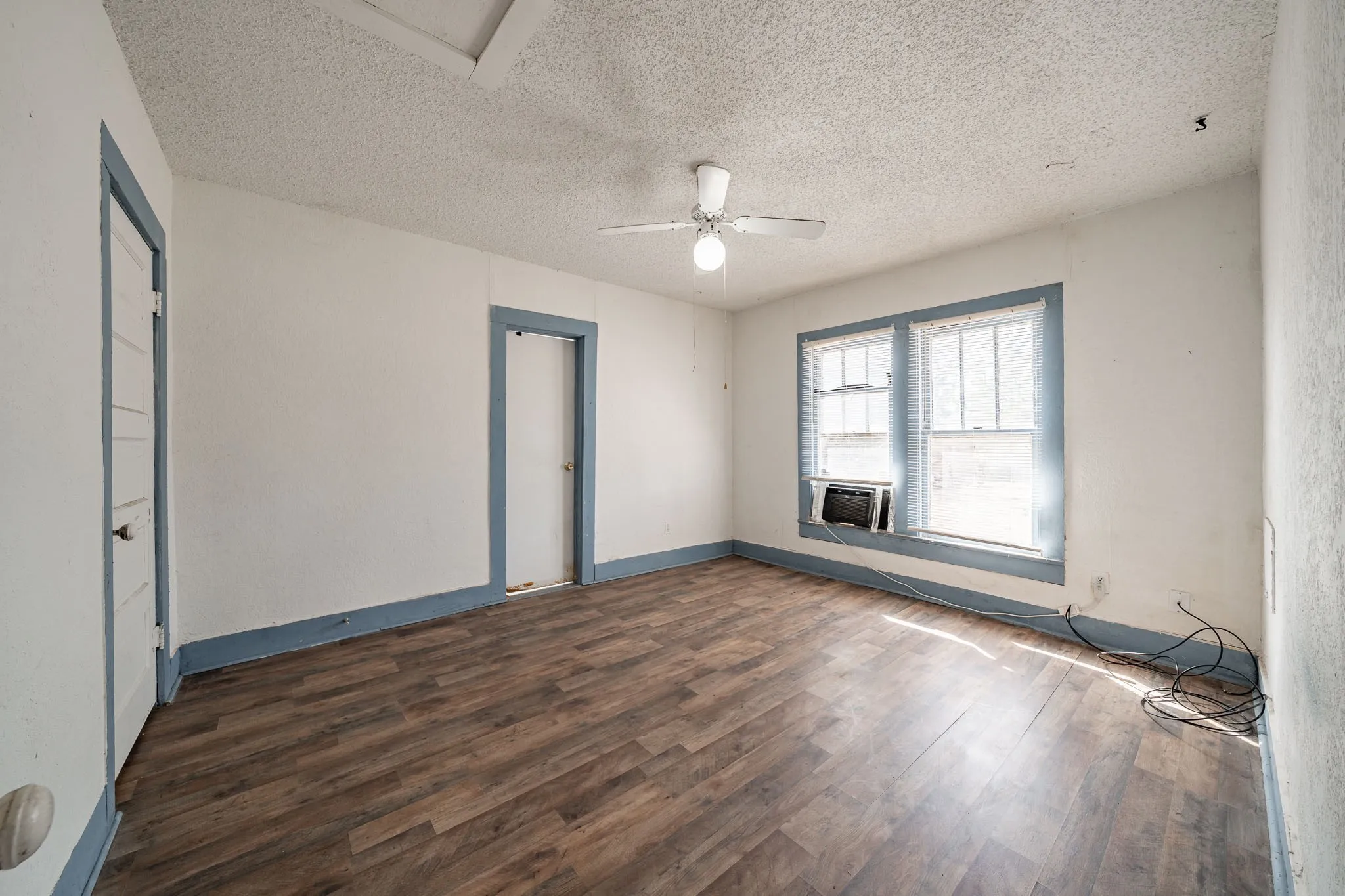 Single Family Residence For Sale in Jones County , 445 S CENTRAL, Hamlin, Texas 79520, 2 Bedroom, 1 Bathroom, Garage spaces, 1,060 Sqft, built in 1930, mls#21380336, Real Estate Agent in Hamlin, Homes For Sale in Jones county, Homes For Sale in Hamlin, Realtor in Hamlin Texas, Real Estate Brokerage Independent Realty Texas, Luminita Cordes Realtor